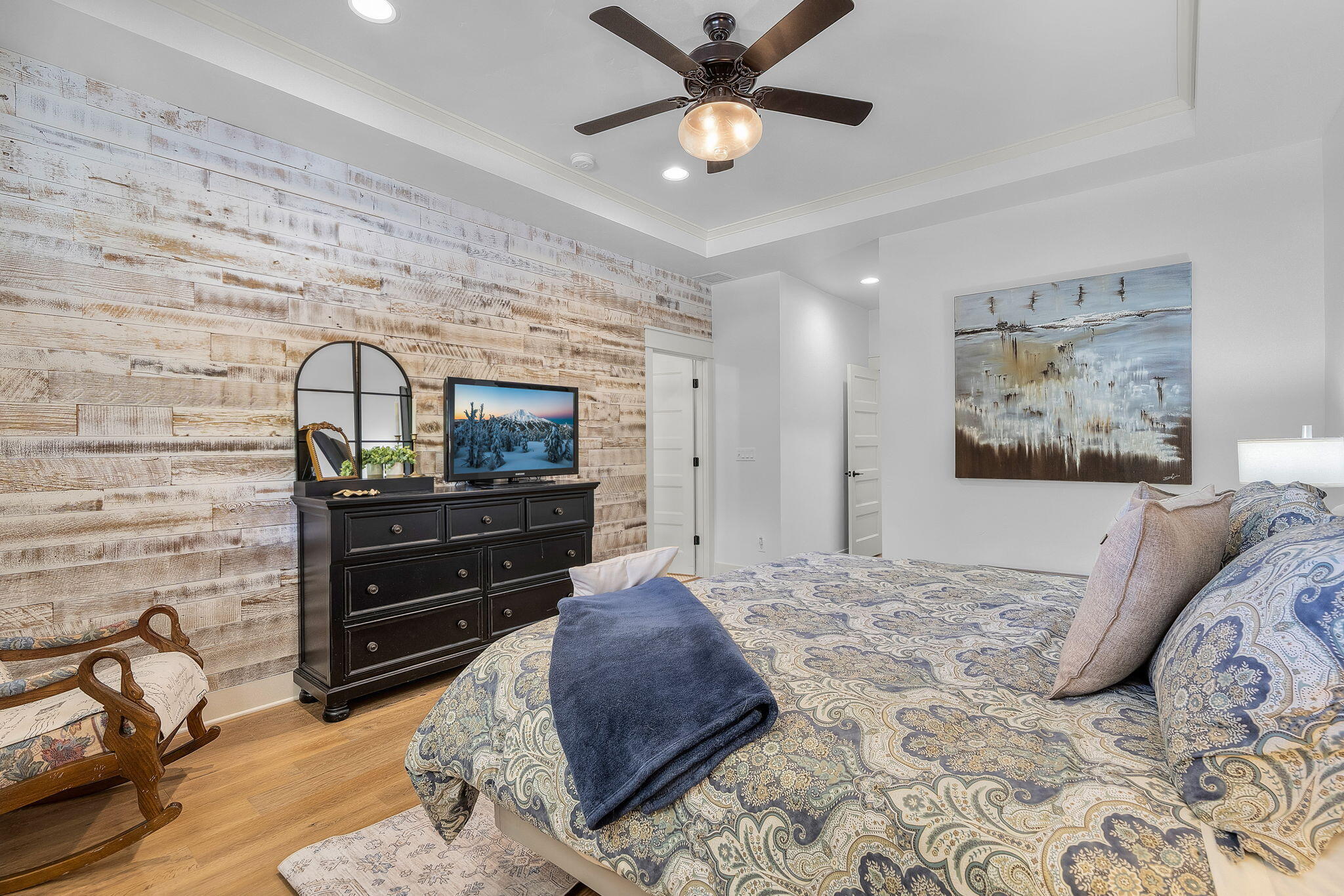 459 W St Helens Avenue