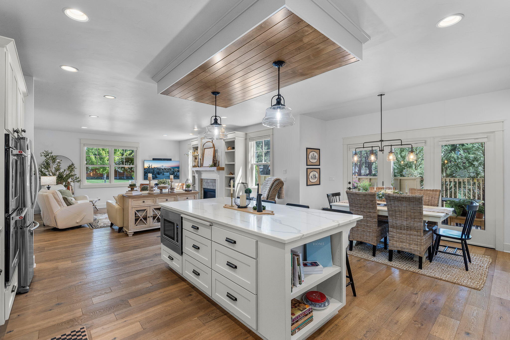 459 W St Helens Avenue