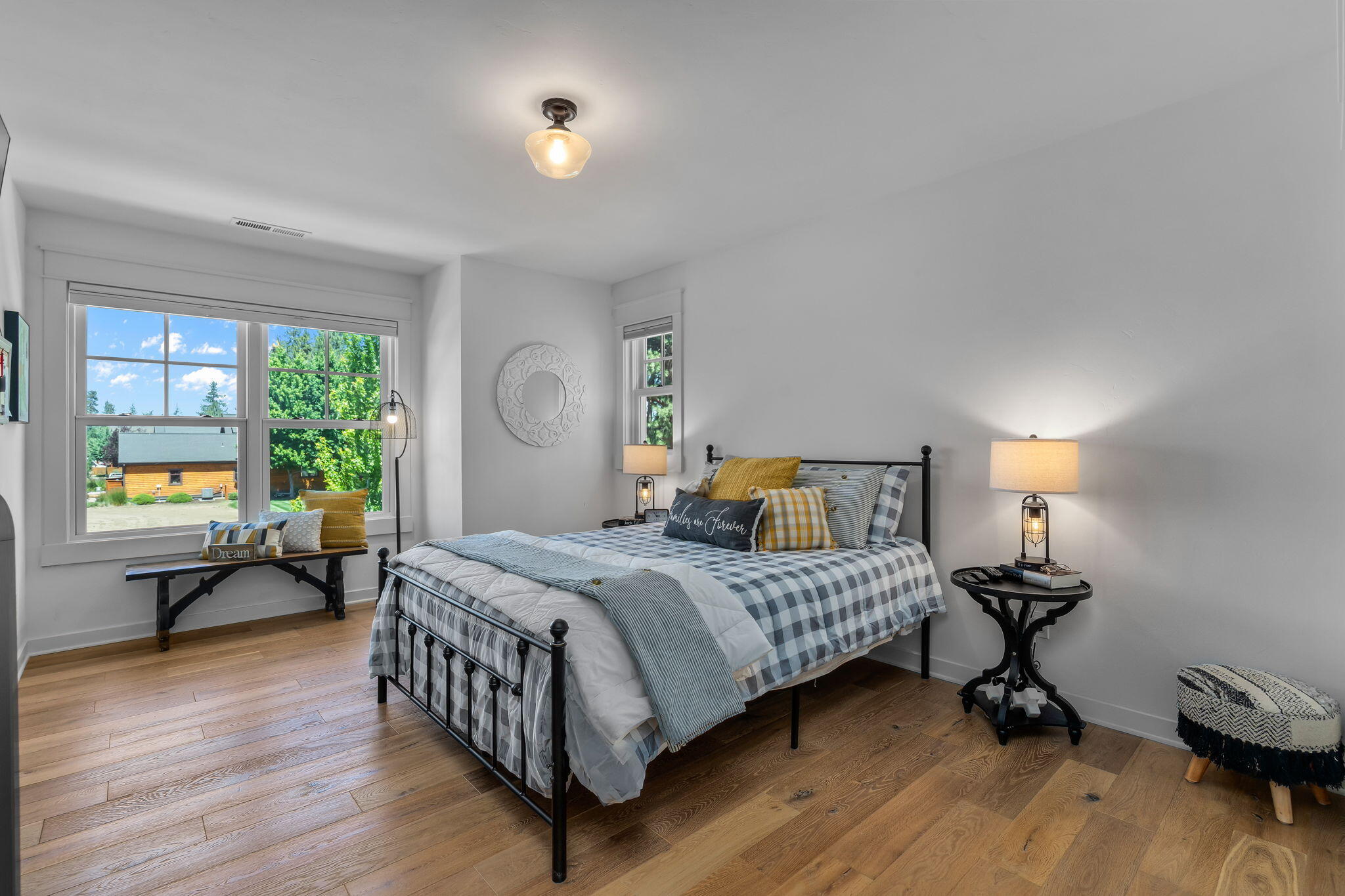 459 W St Helens Avenue