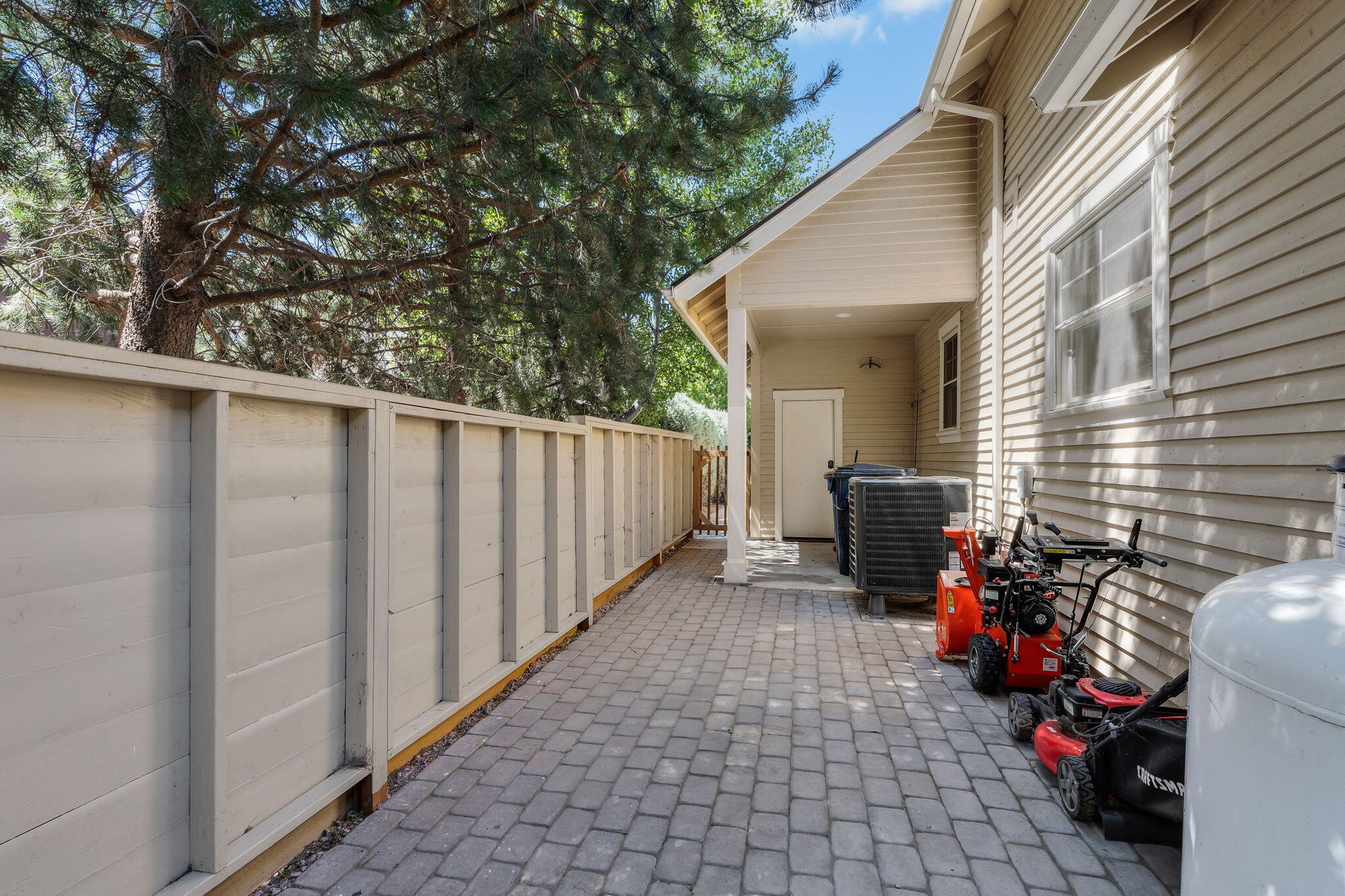 459 W St Helens Avenue