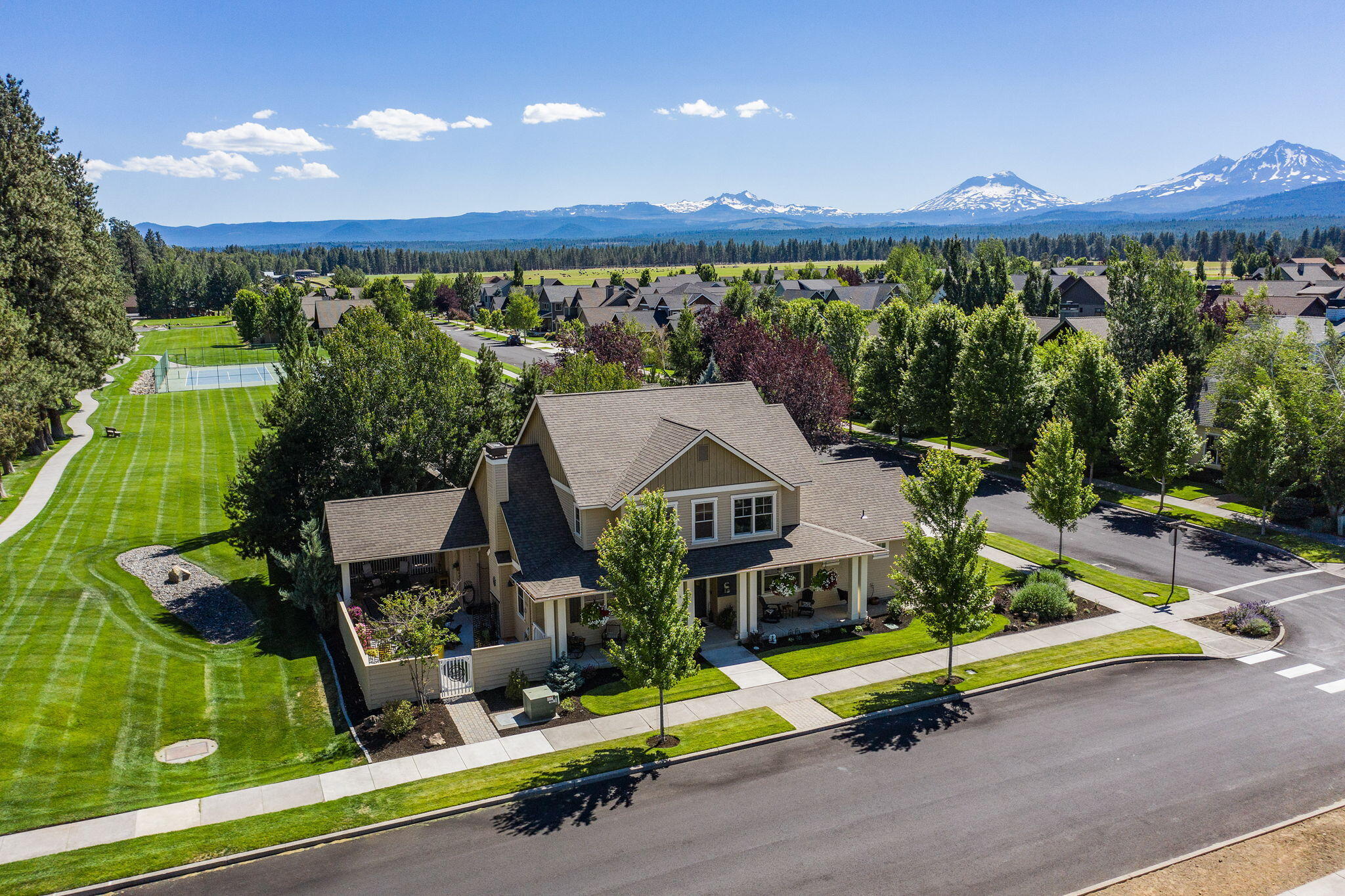 459 W St Helens Avenue