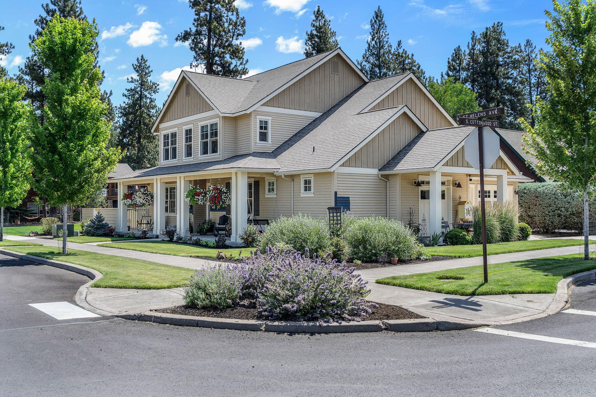 459 W St Helens Avenue