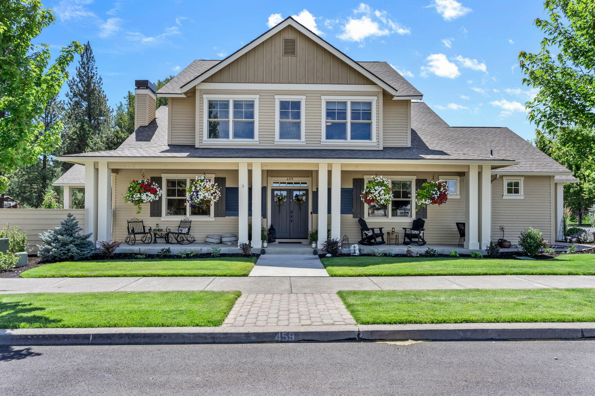 459 W St Helens Avenue