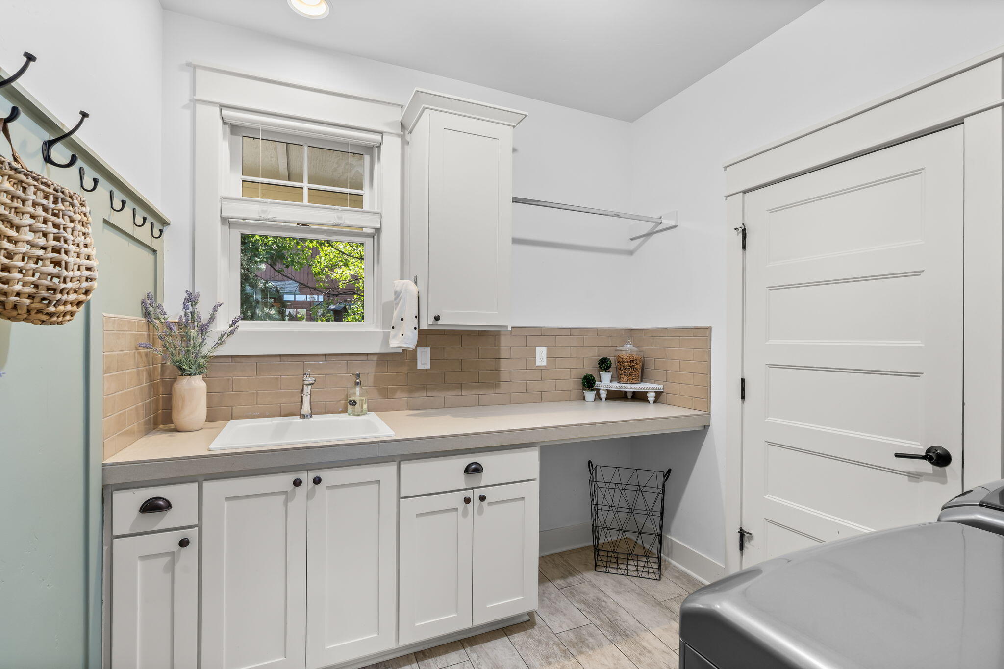459 W St Helens Avenue