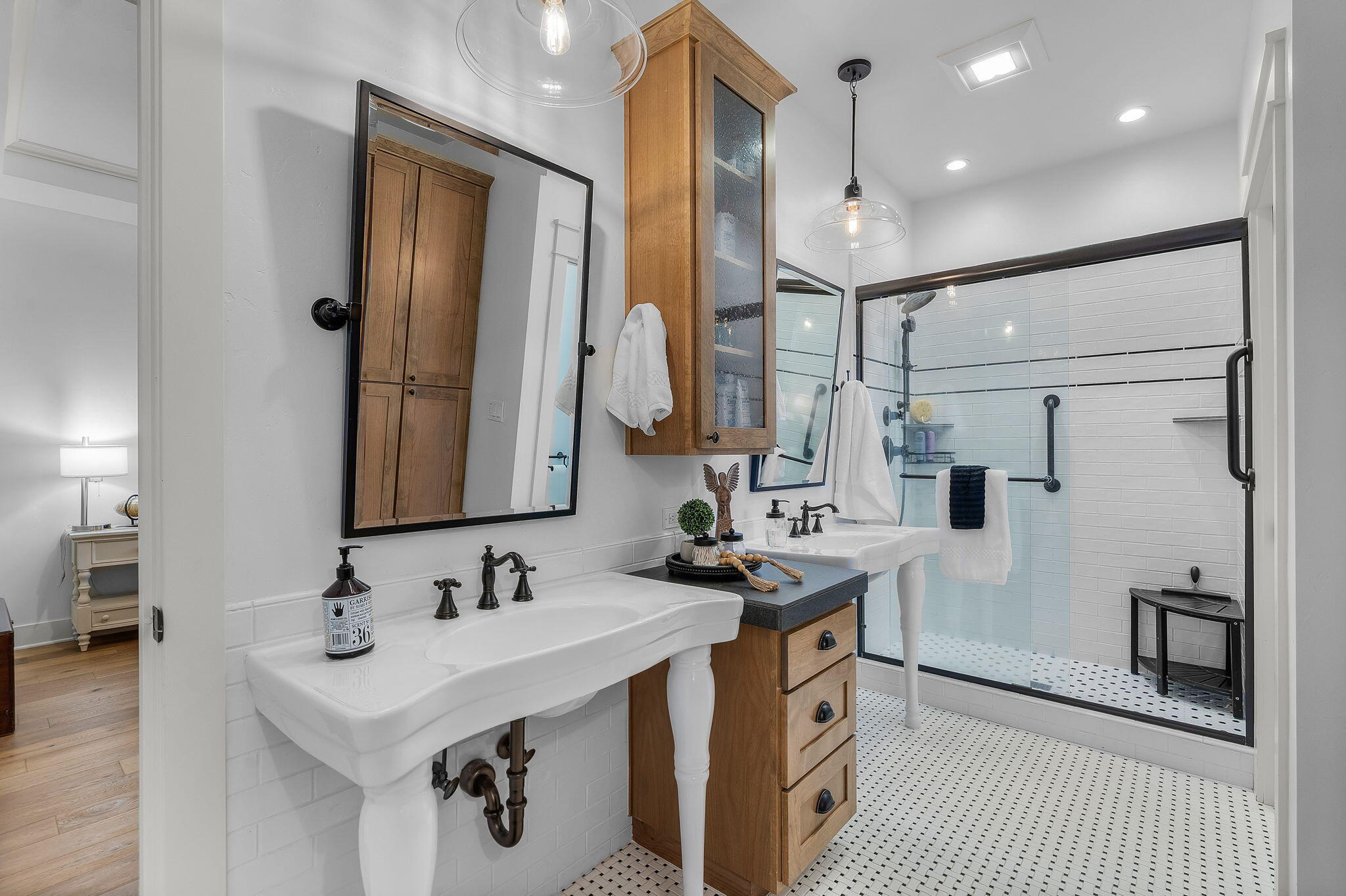 459 W St Helens Avenue