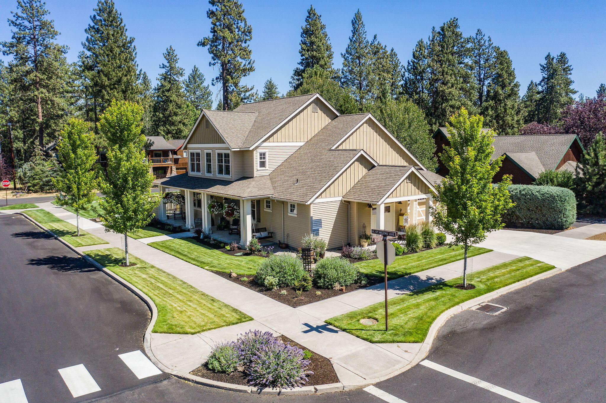 459 W St Helens Avenue
