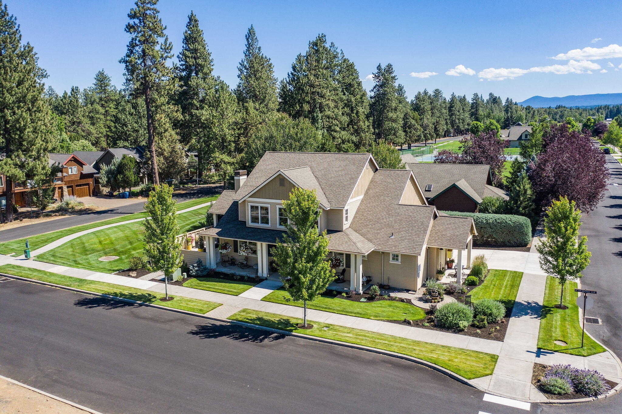 459 W St Helens Avenue