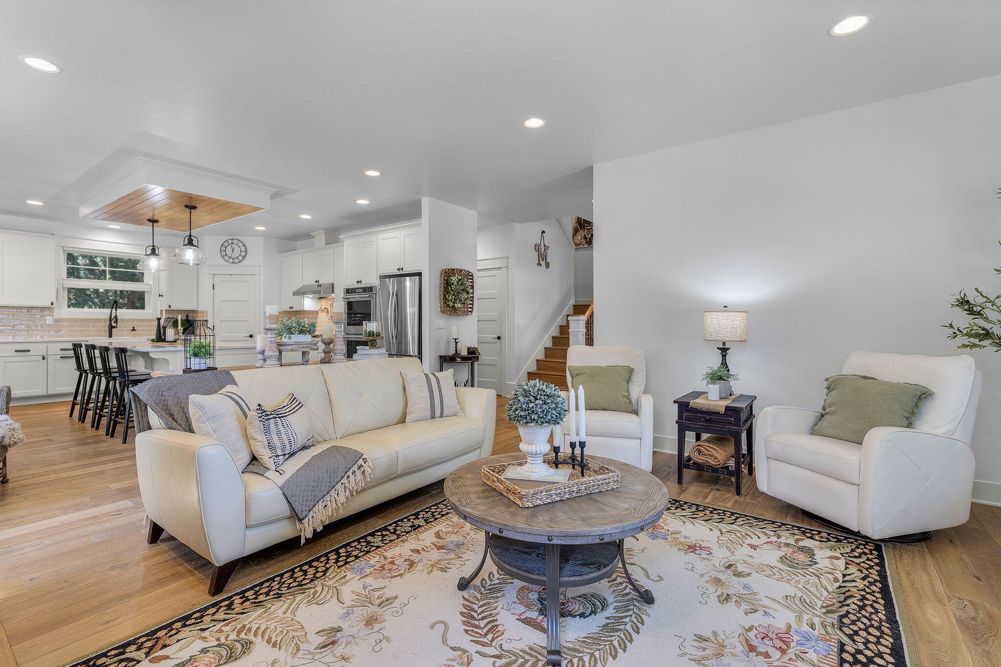 459 W St Helens Avenue