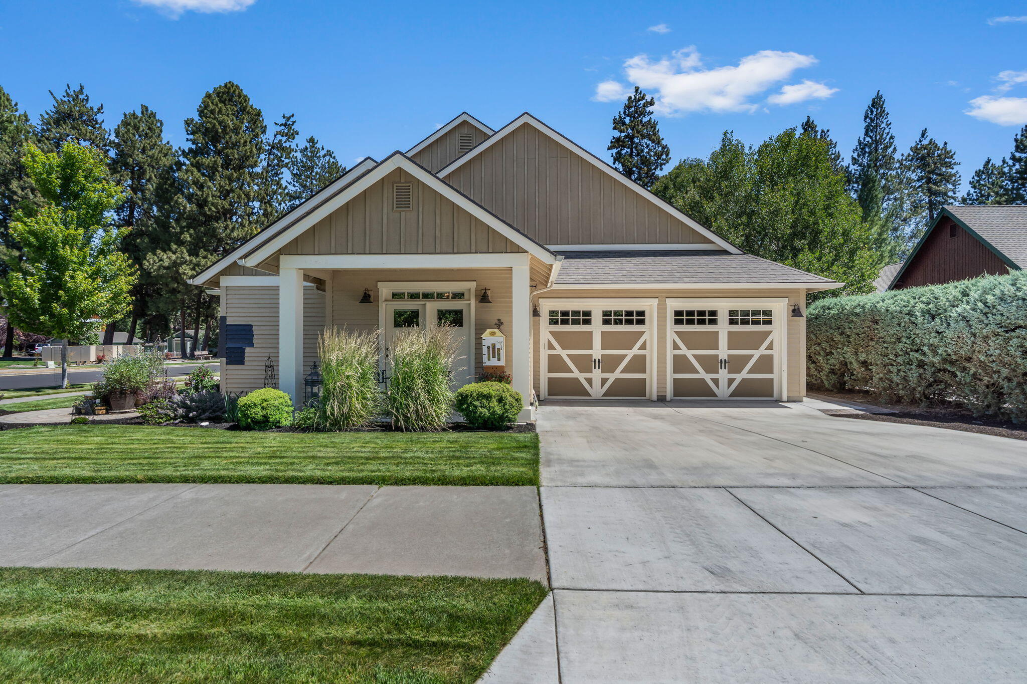 459 W St Helens Avenue
