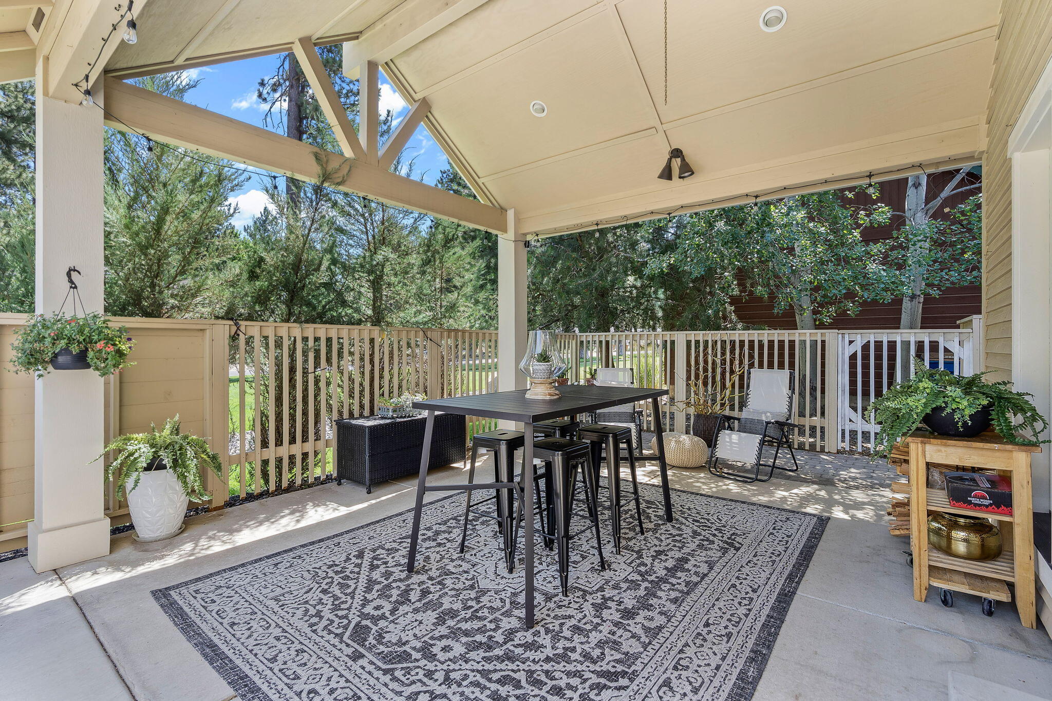 459 W St Helens Avenue