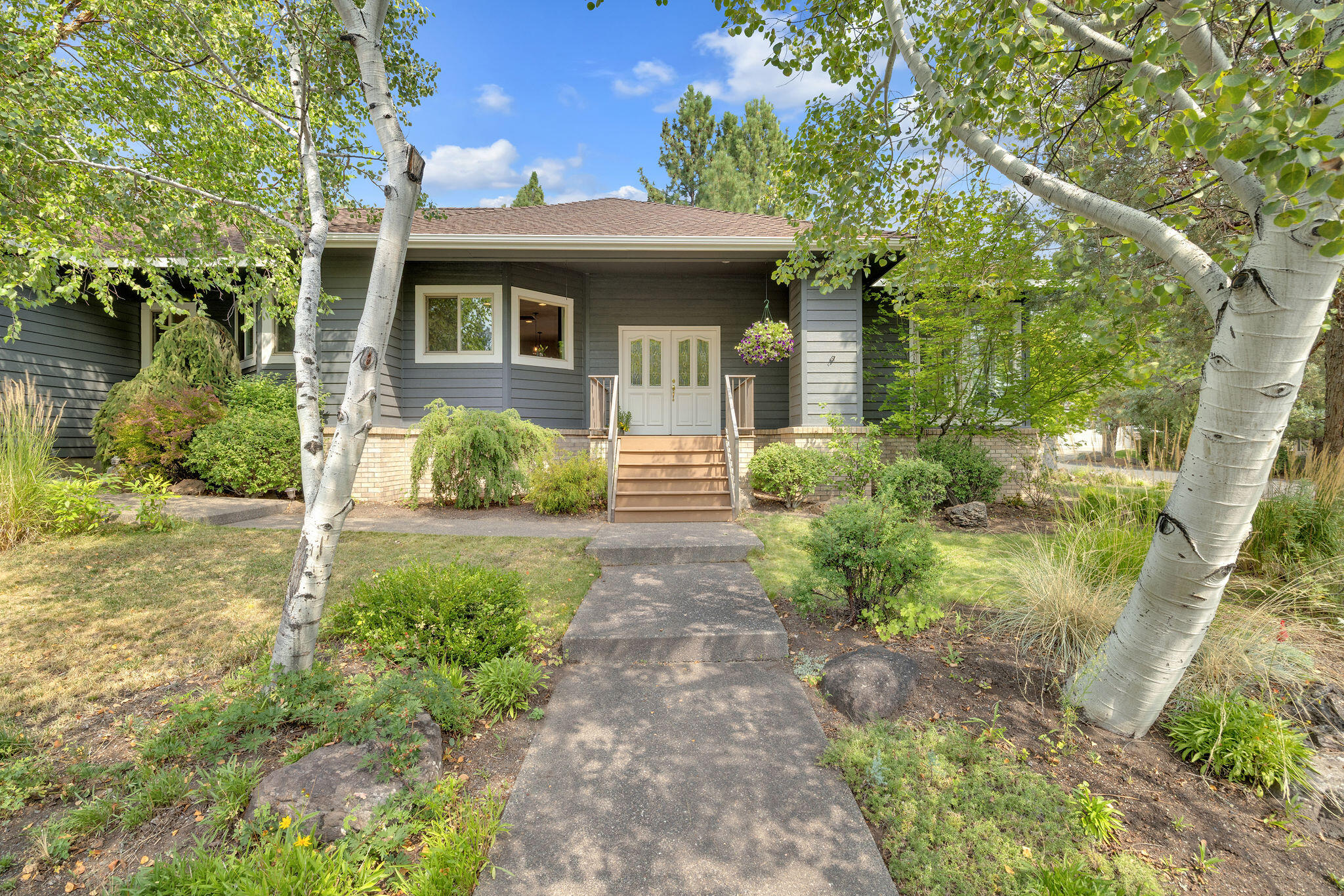 520 NW Divot Drive