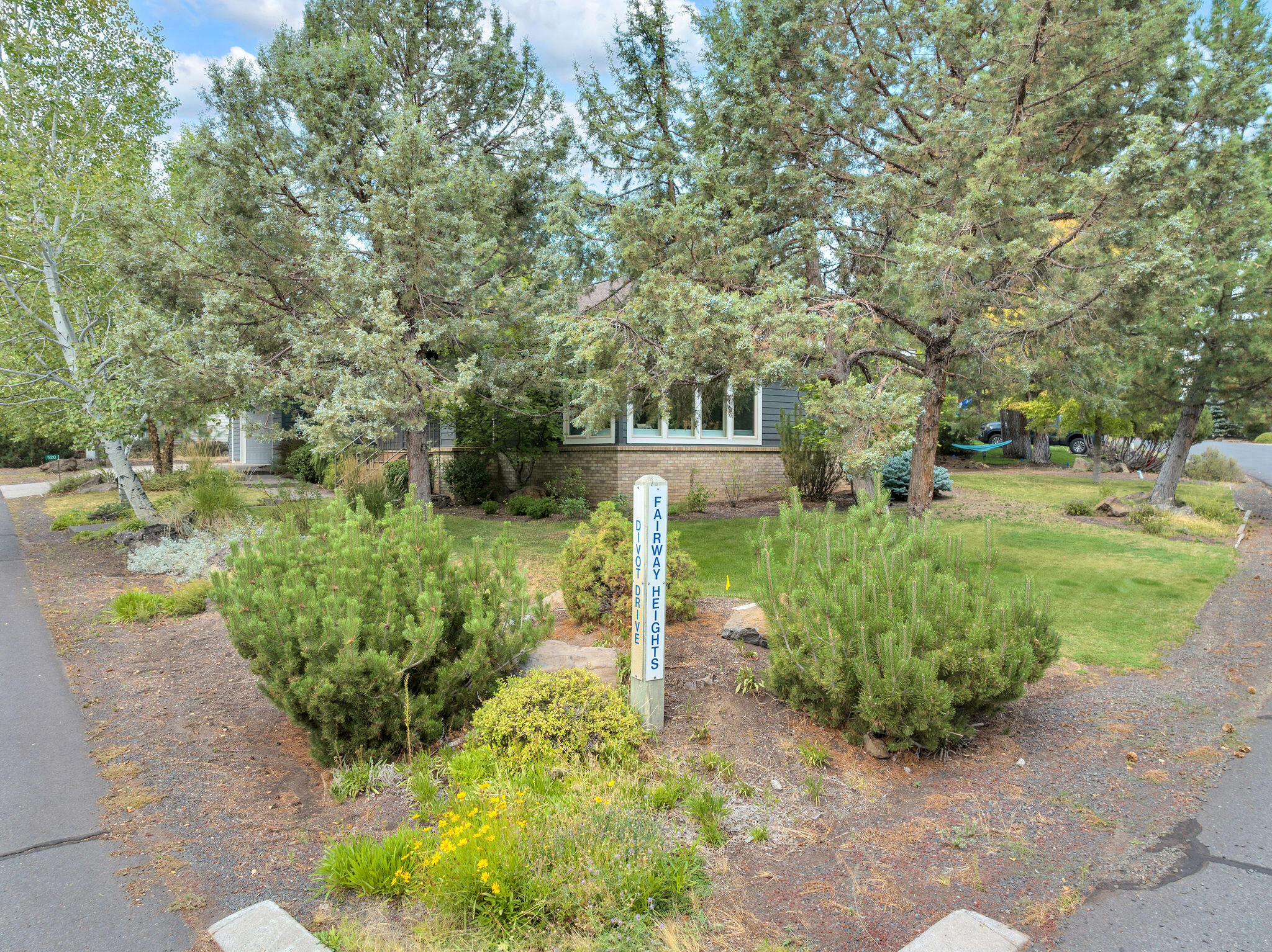 520 NW Divot Drive