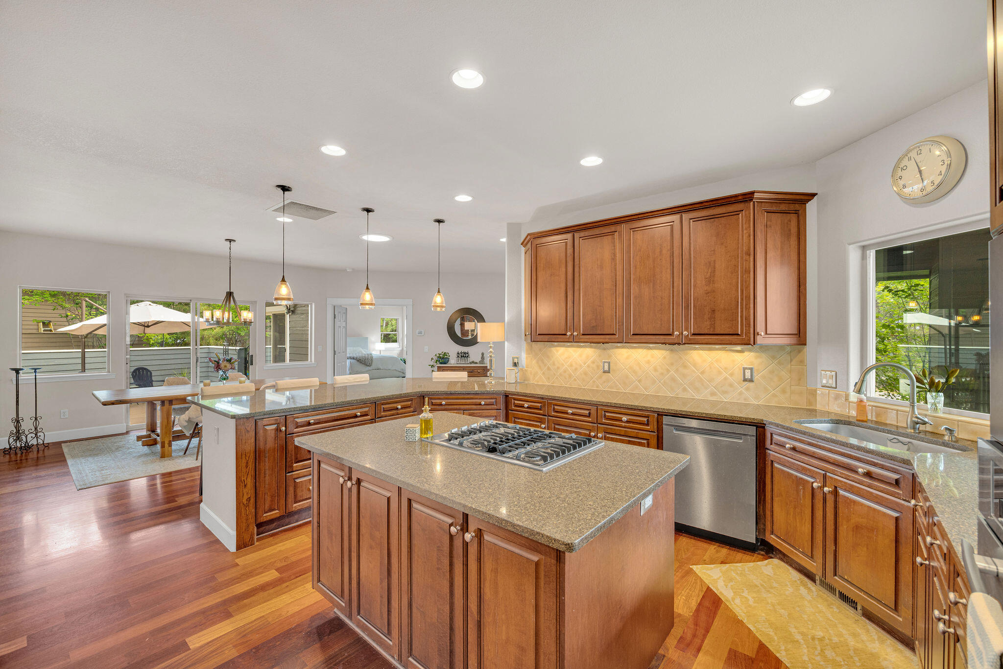 520 NW Divot Drive