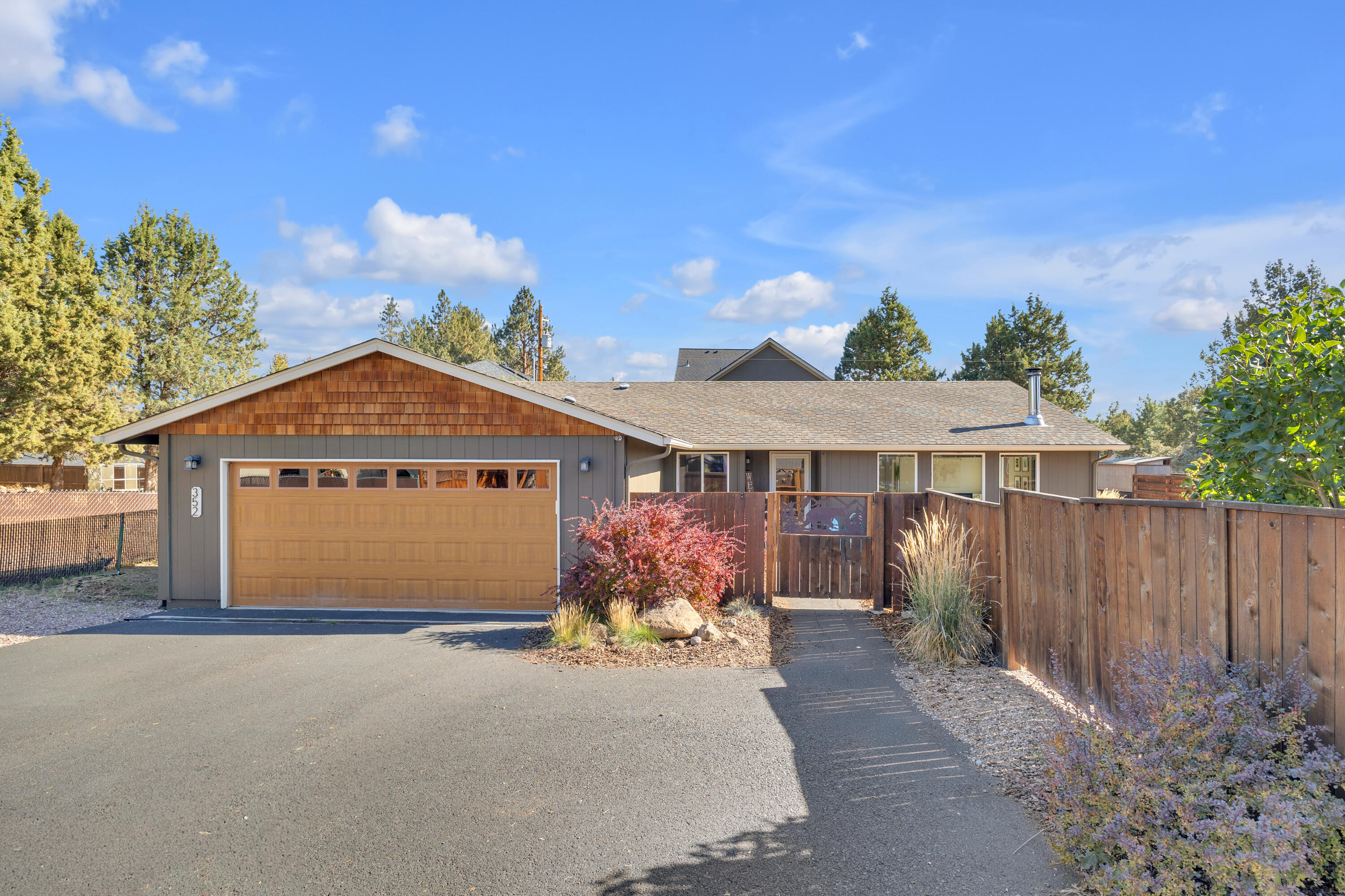 352 N Tamarack Street, Sisters