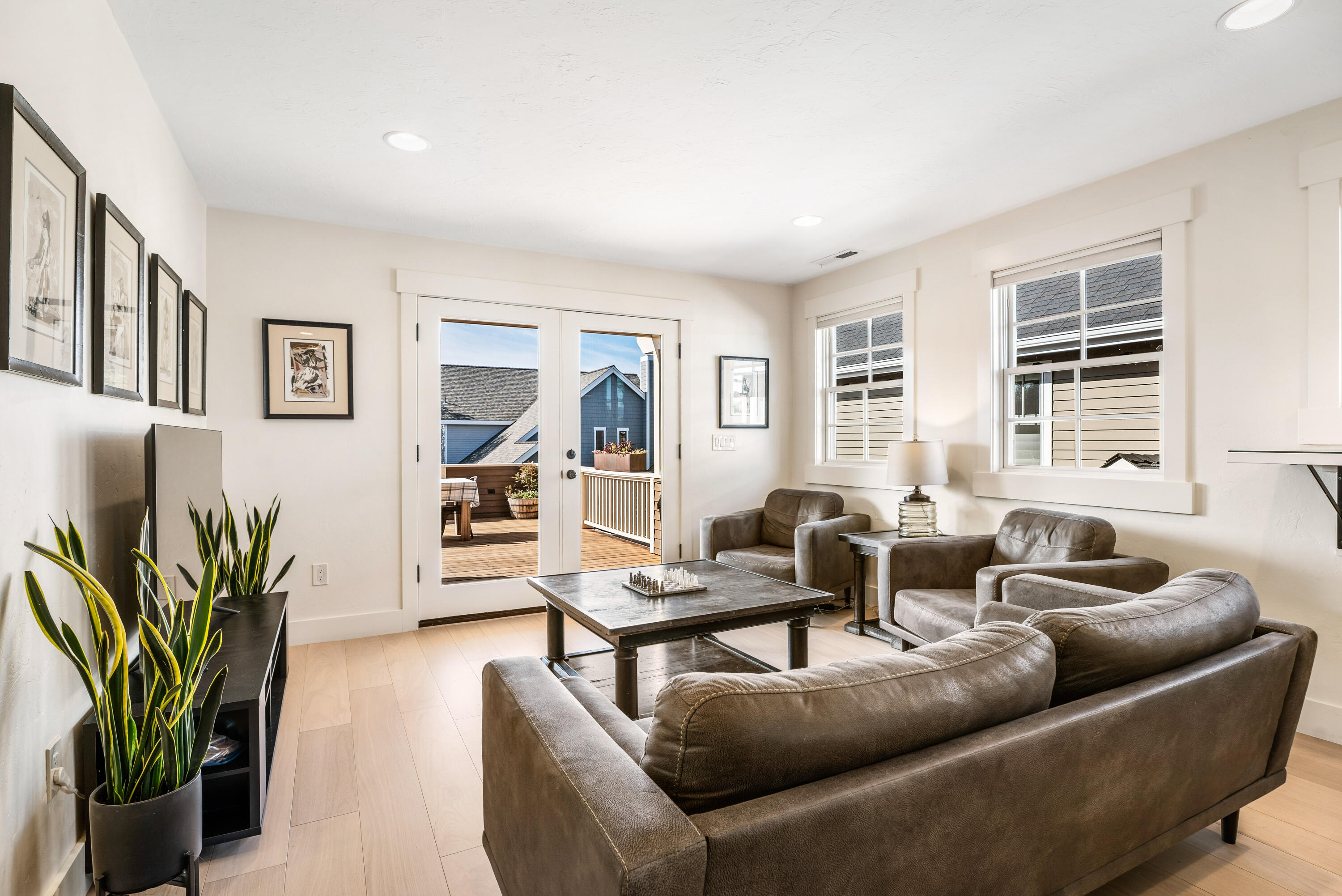 597 W Jefferson Avenue