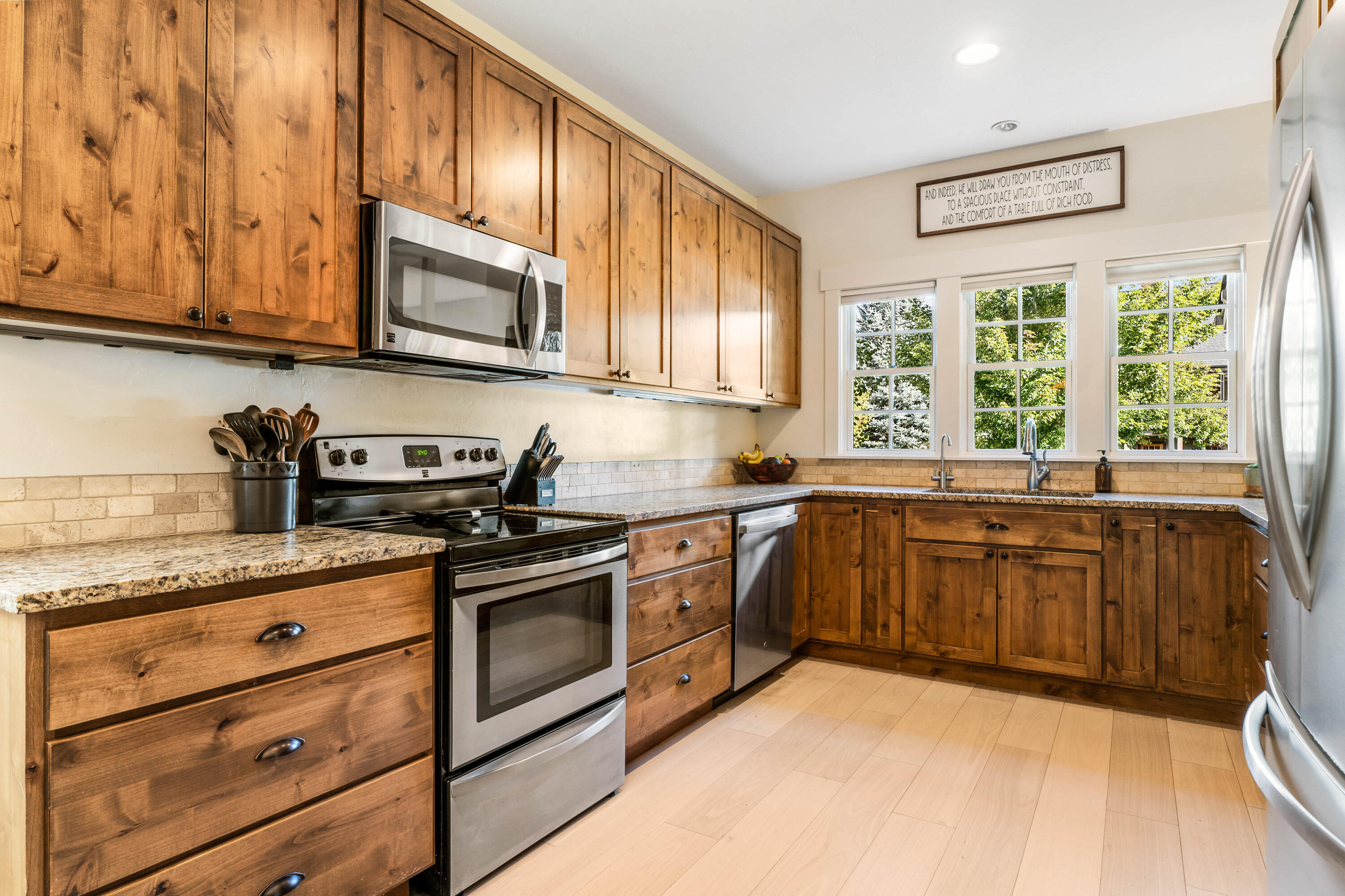 597 W Jefferson Avenue