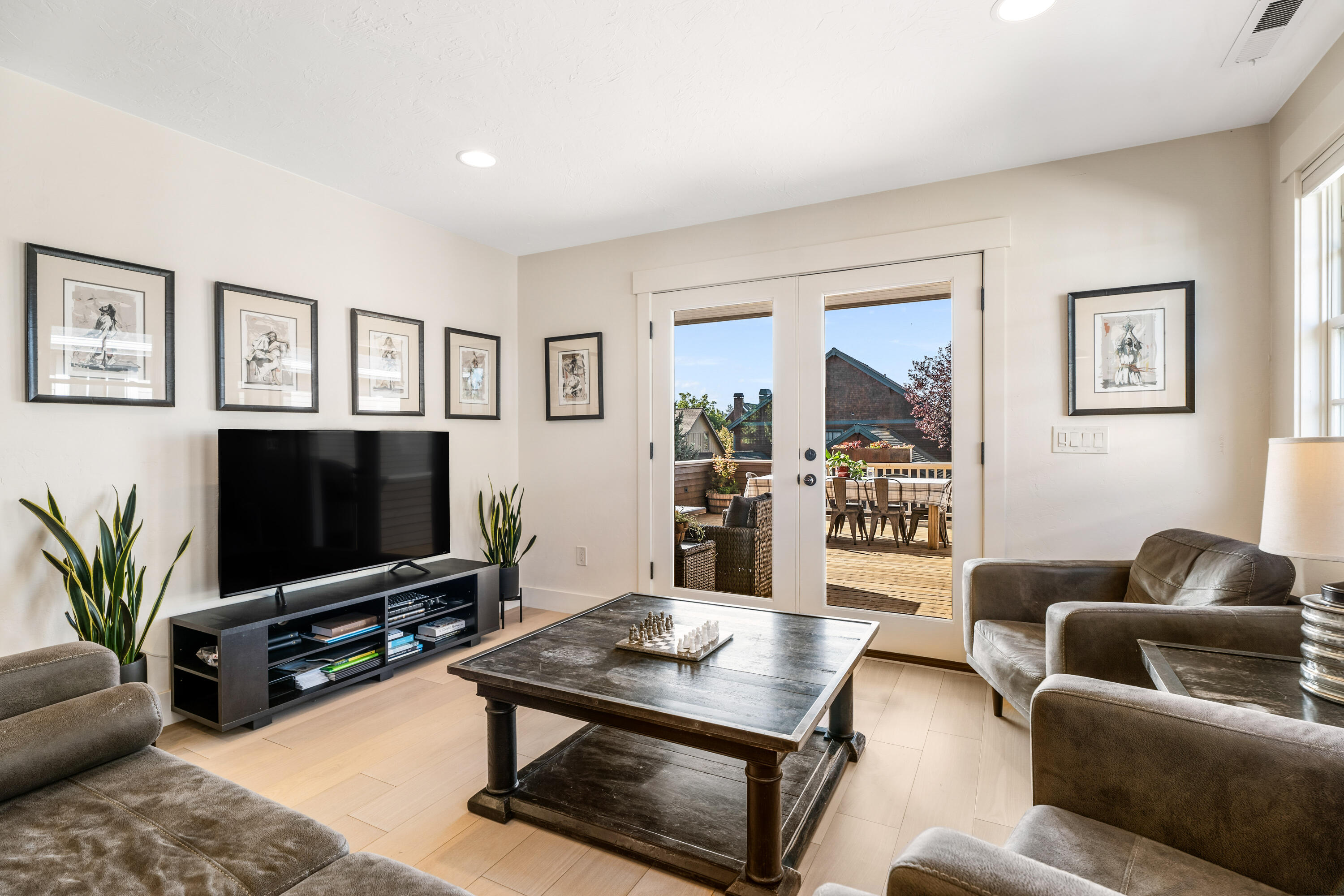 597 W Jefferson Avenue