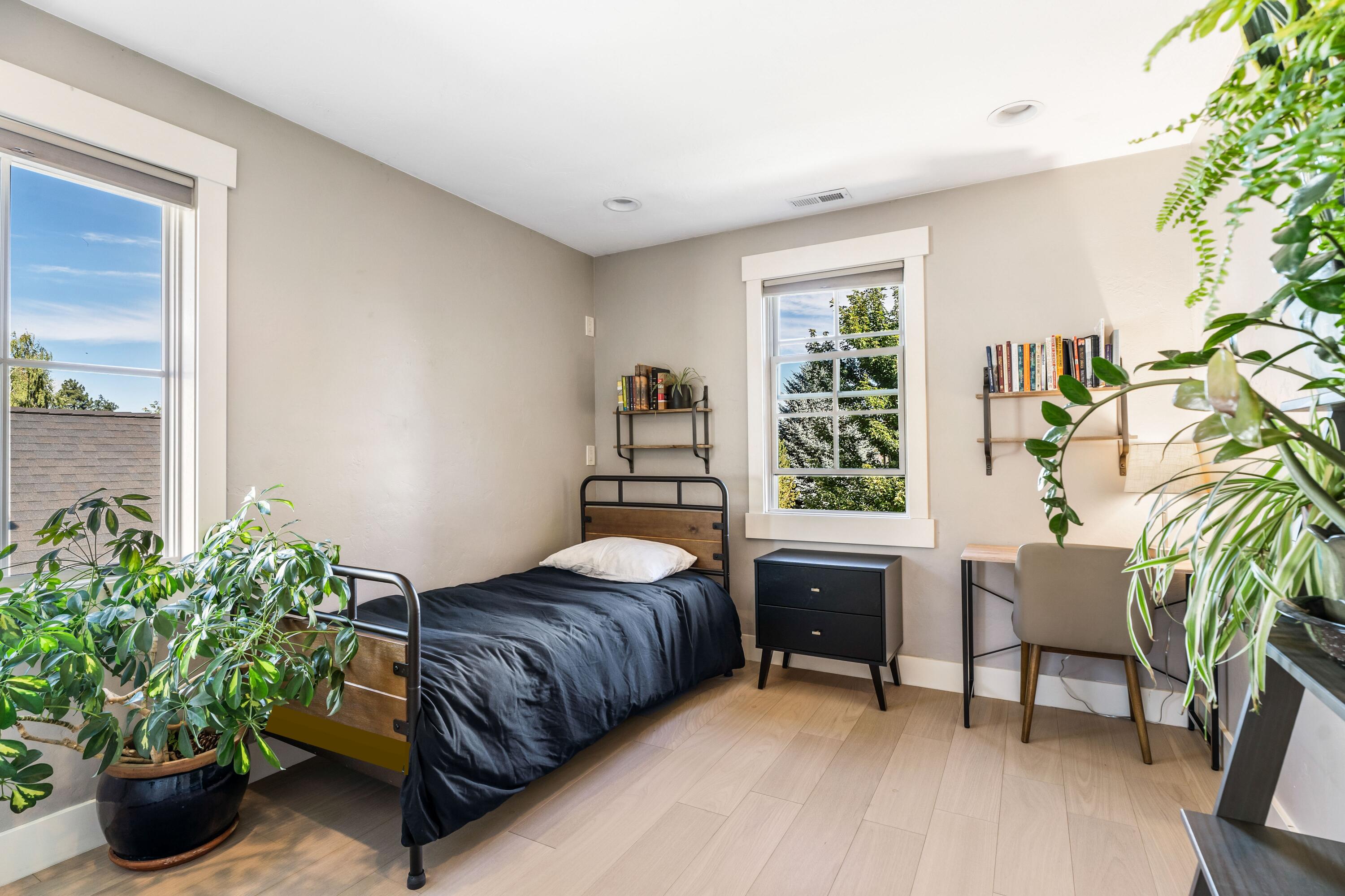 597 W Jefferson Avenue