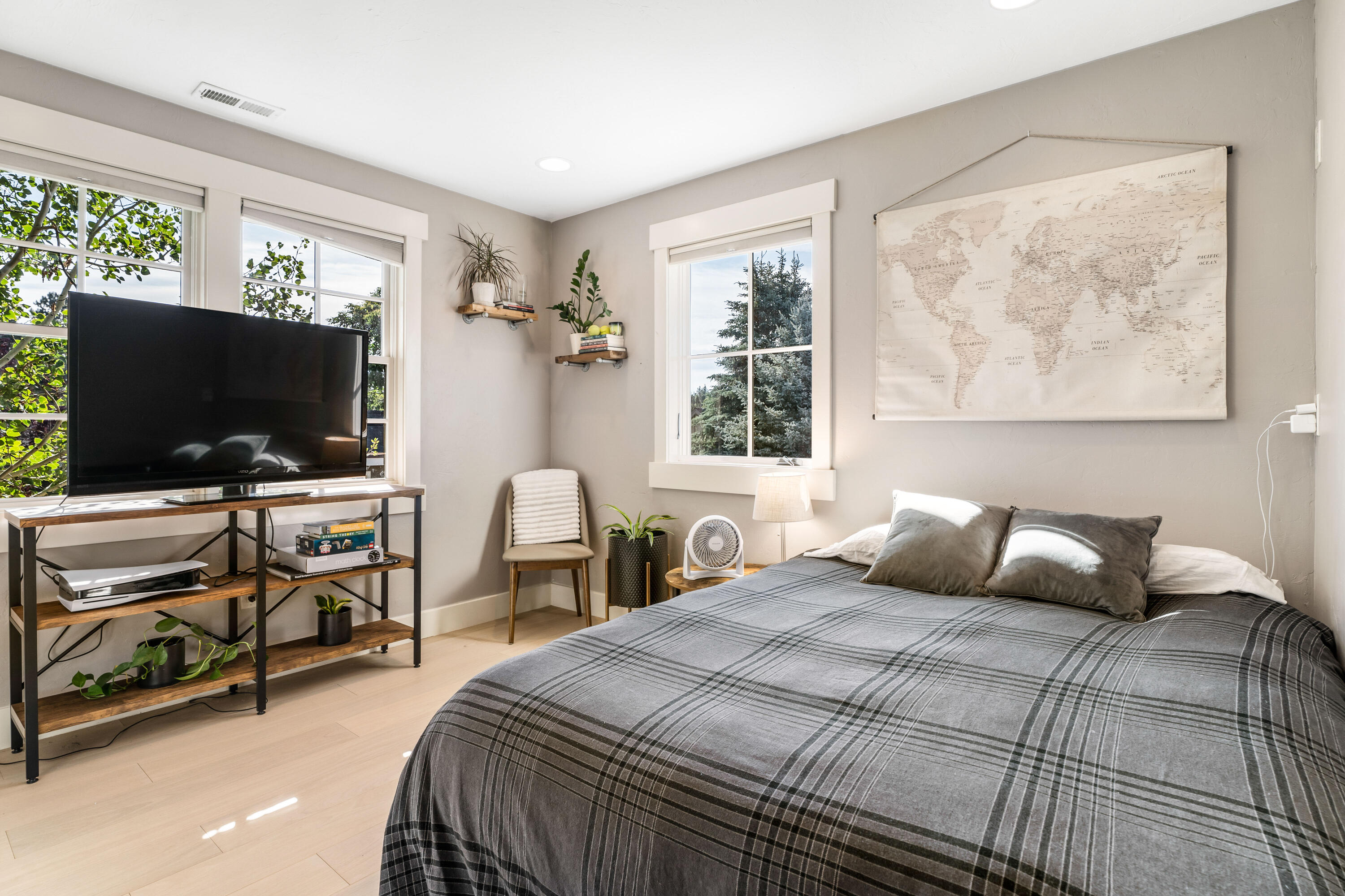 597 W Jefferson Avenue