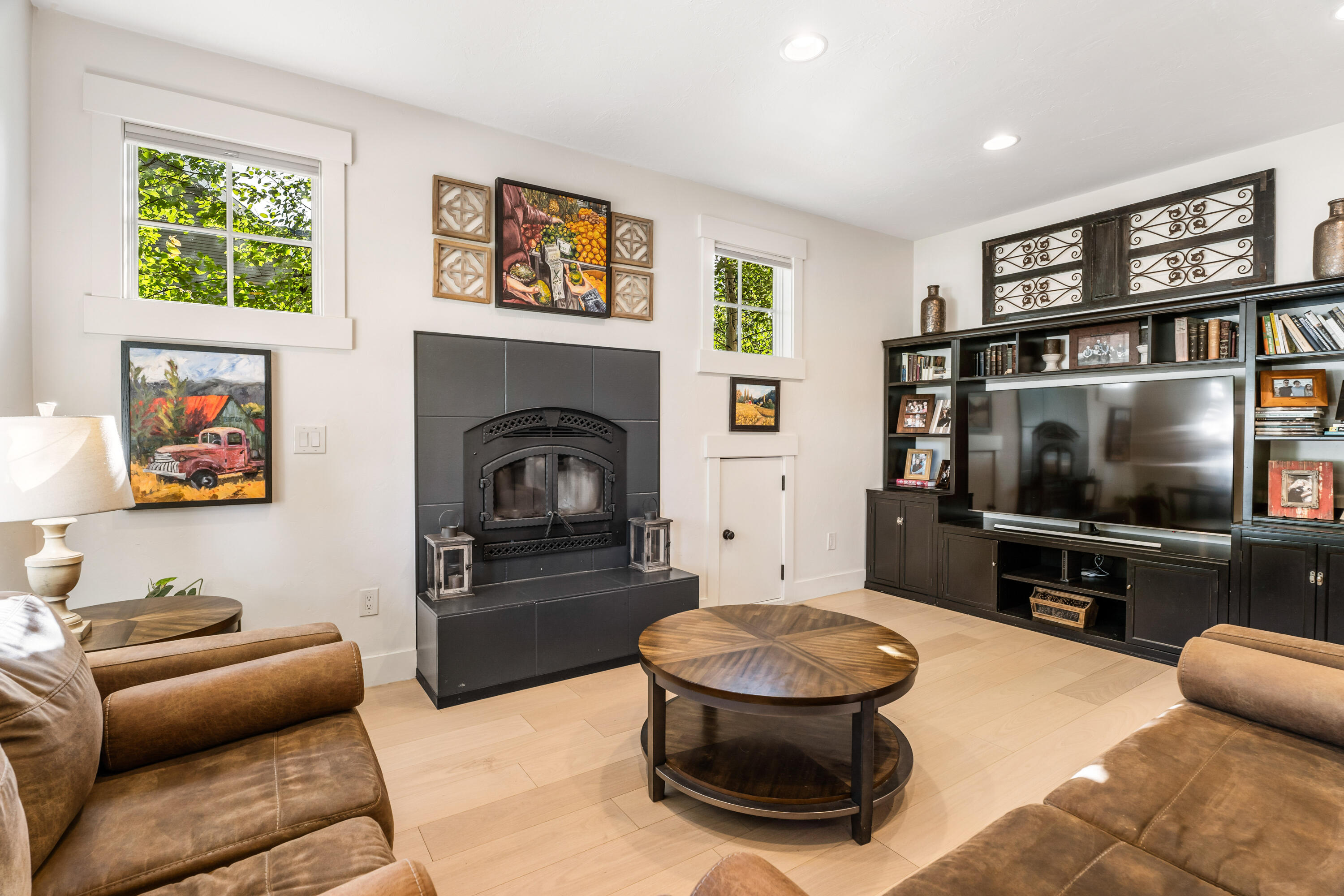 597 W Jefferson Avenue