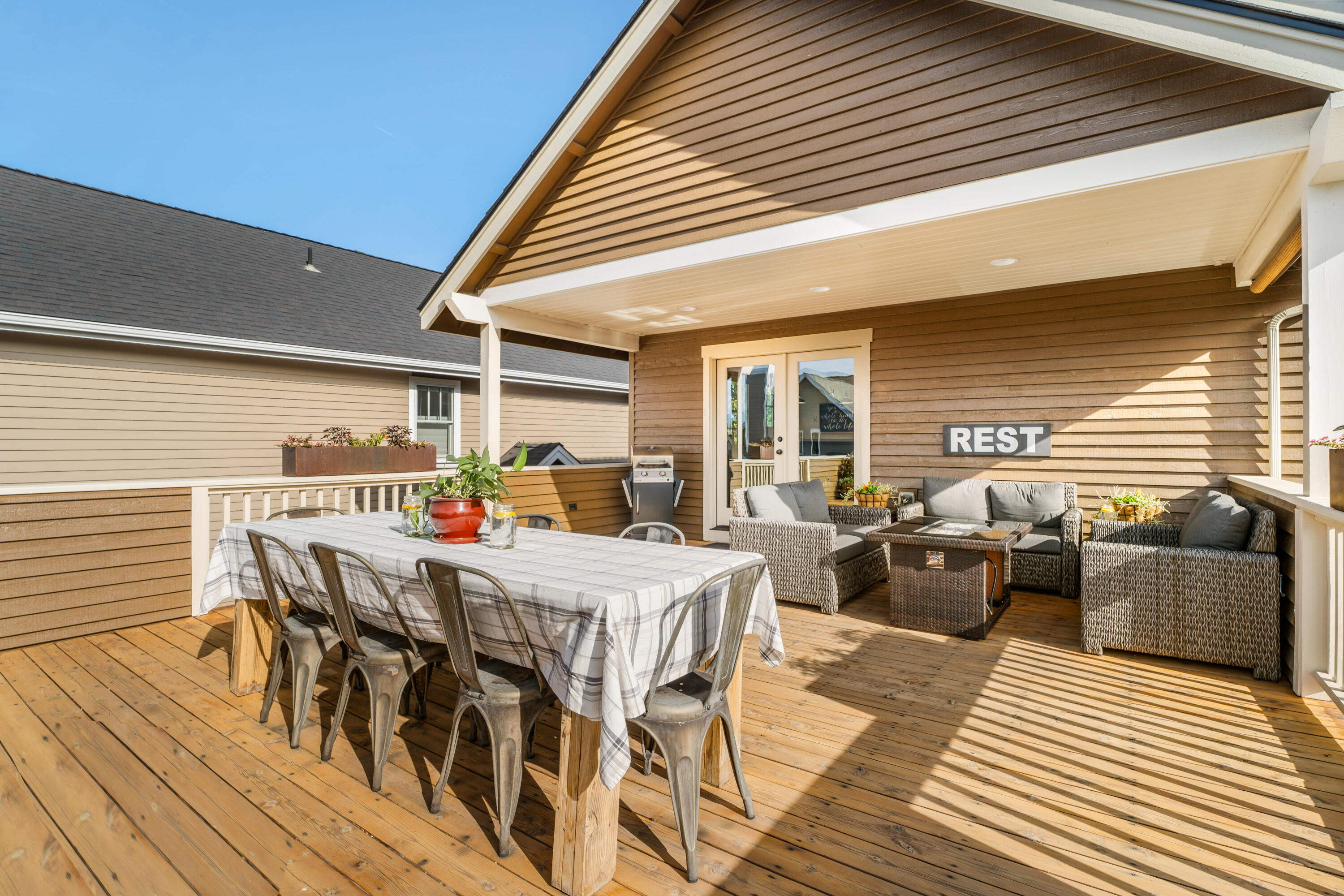 597 W Jefferson Avenue