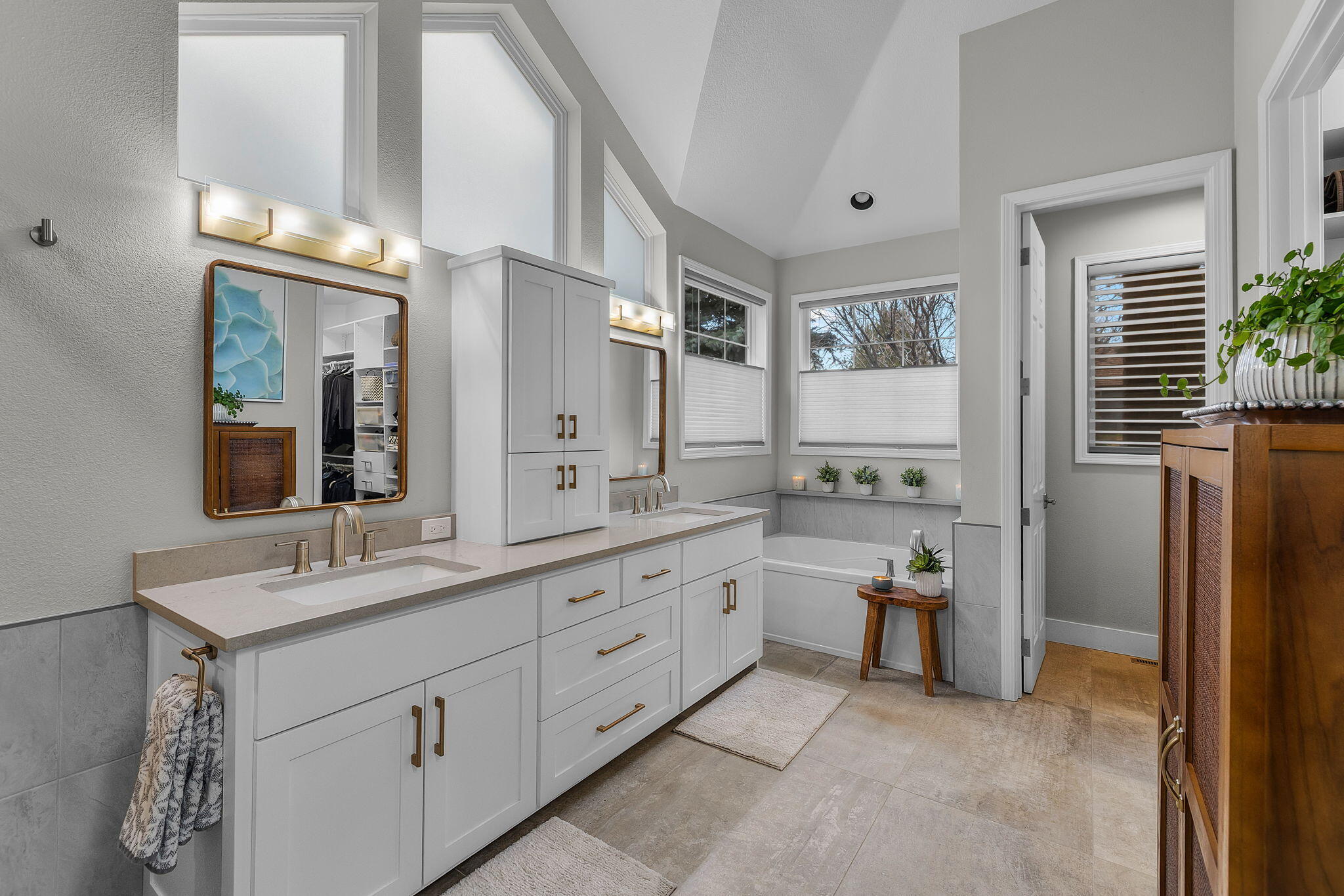 61981 Fall Creek Loop