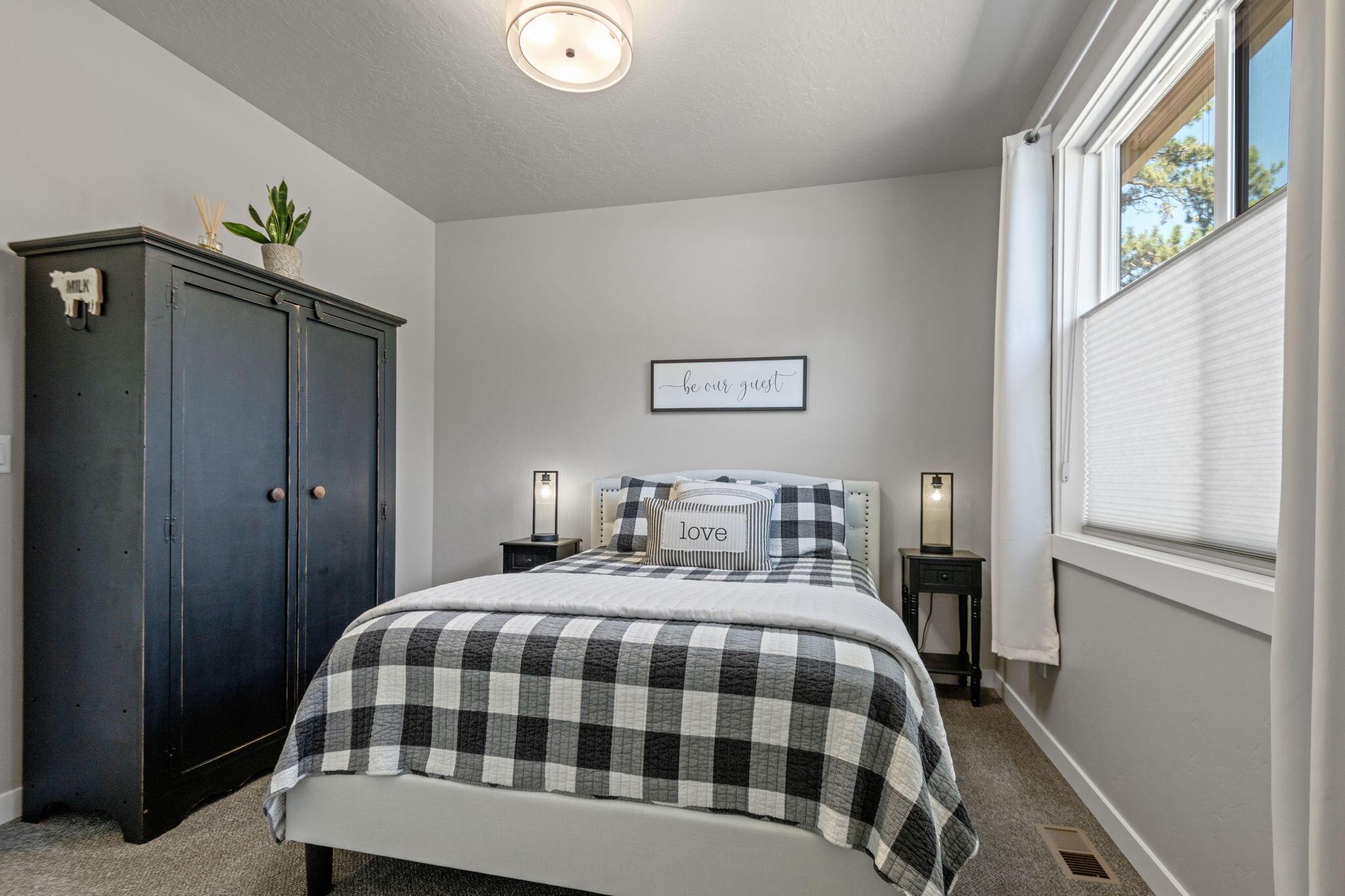 1151 N Jantzen Court