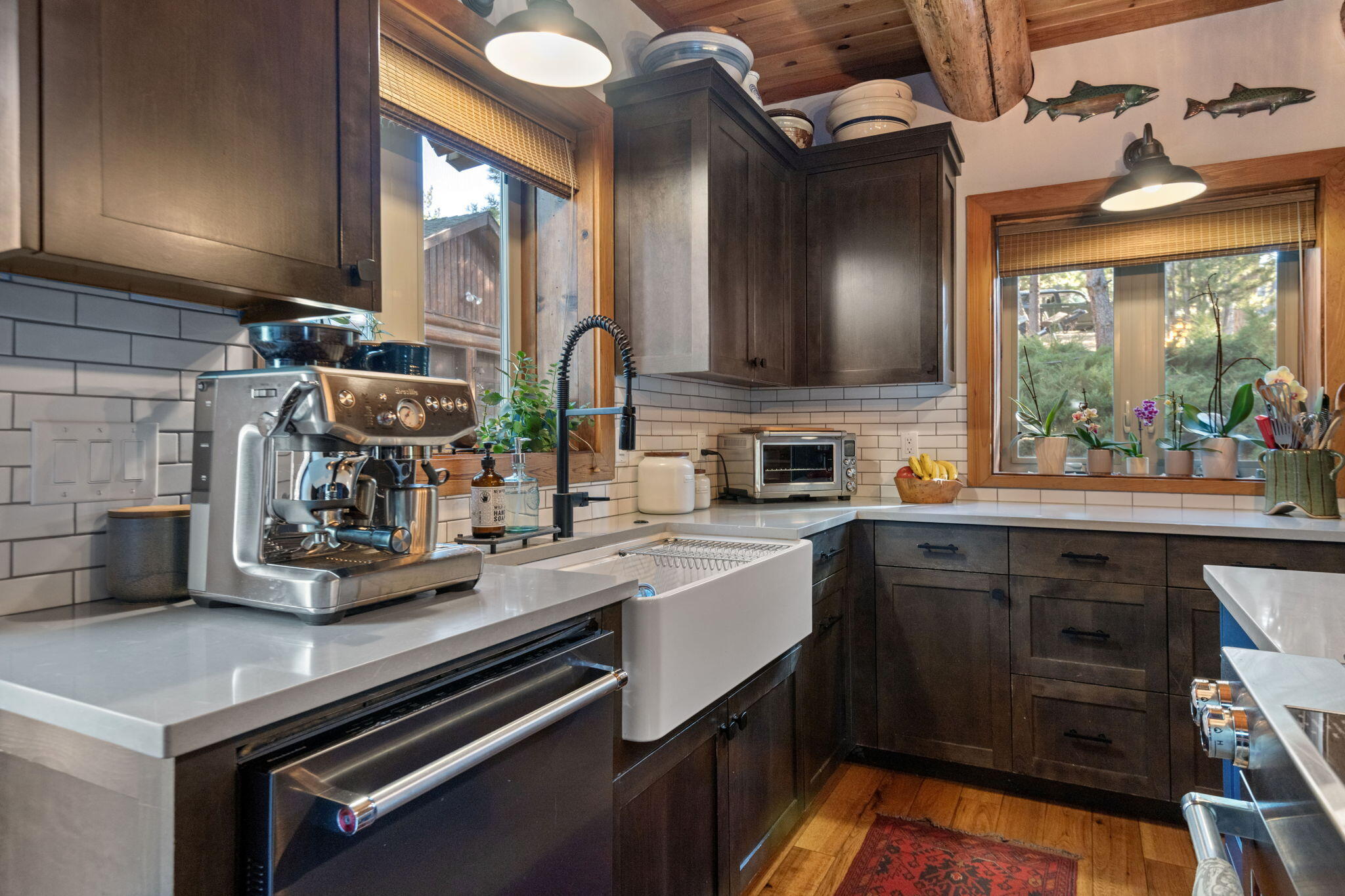 61537 West Ridge Avenue