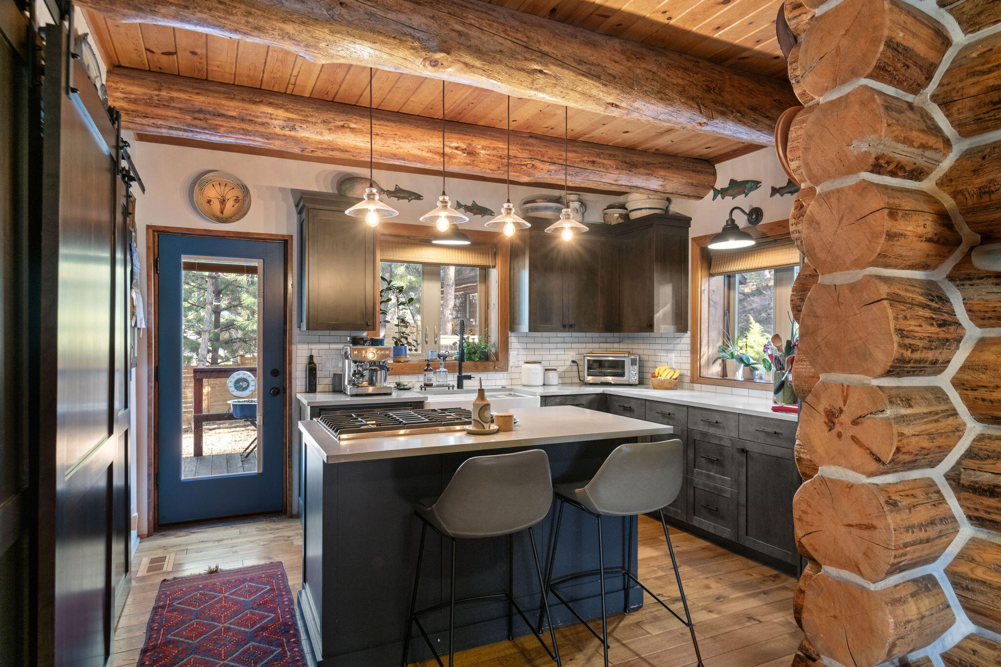 61537 West Ridge Avenue