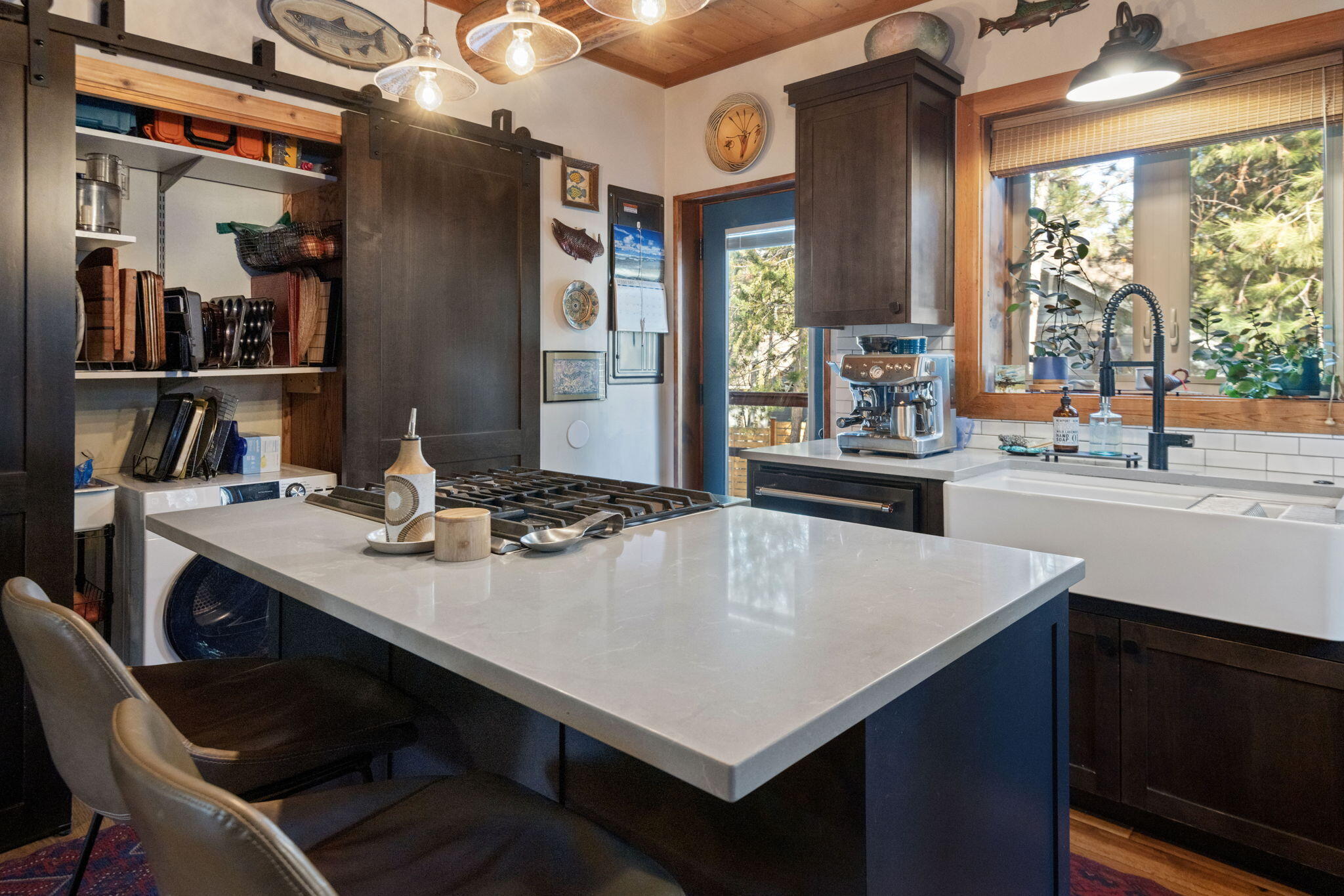 61537 West Ridge Avenue