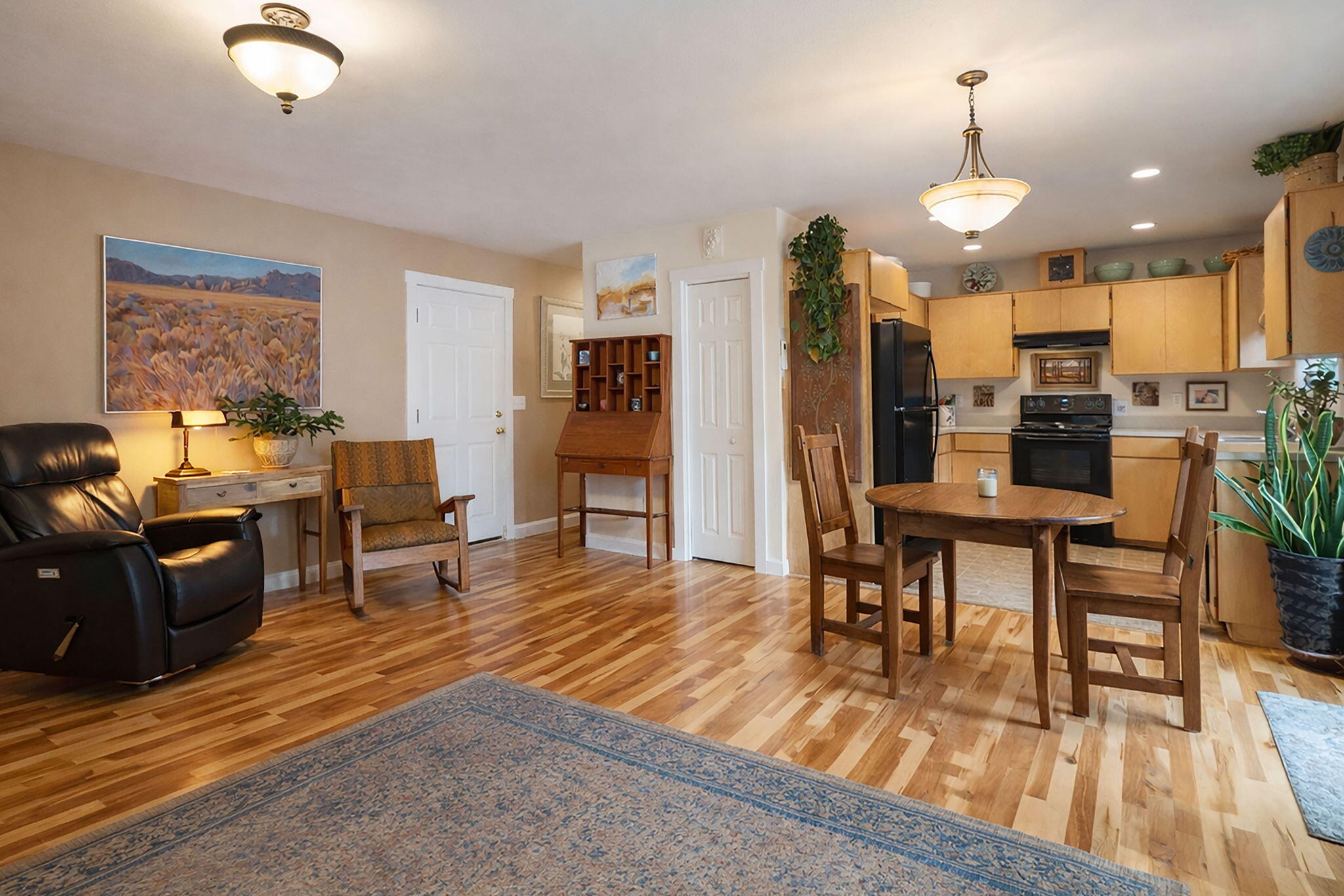 412 N Desert Rose Loop