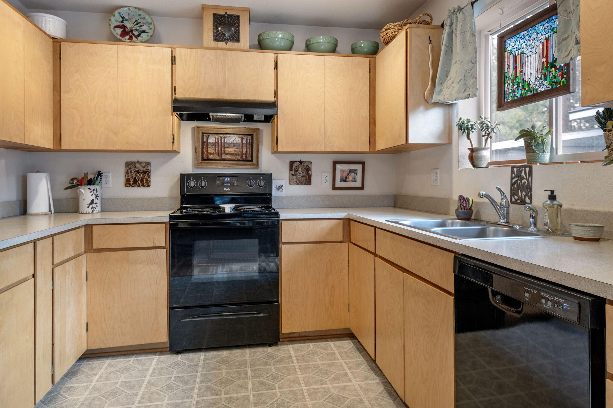 412 N Desert Rose Loop