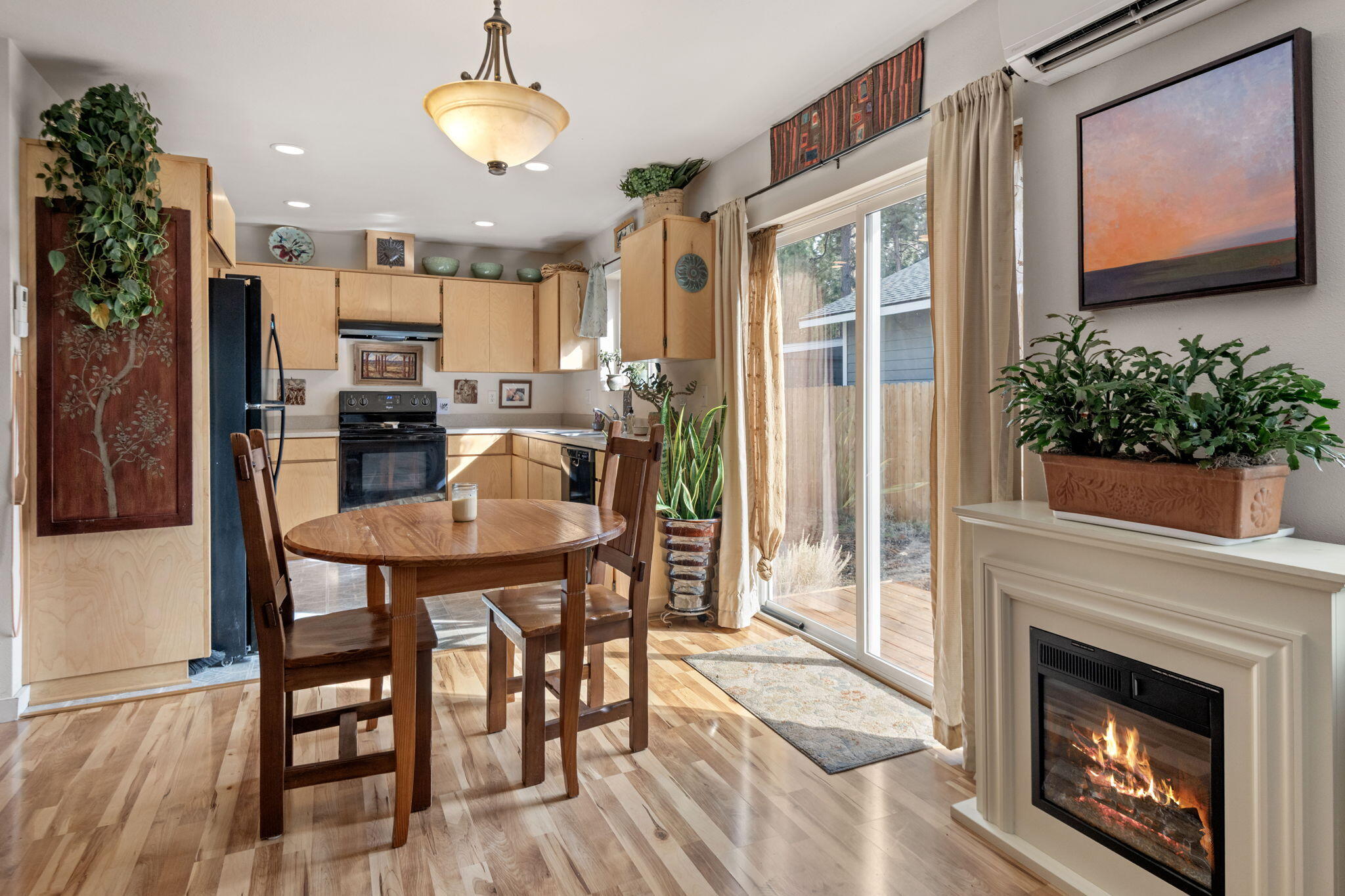 412 N Desert Rose Loop