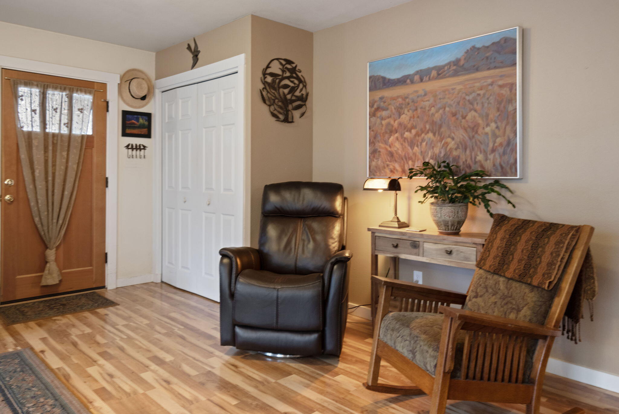 412 N Desert Rose Loop
