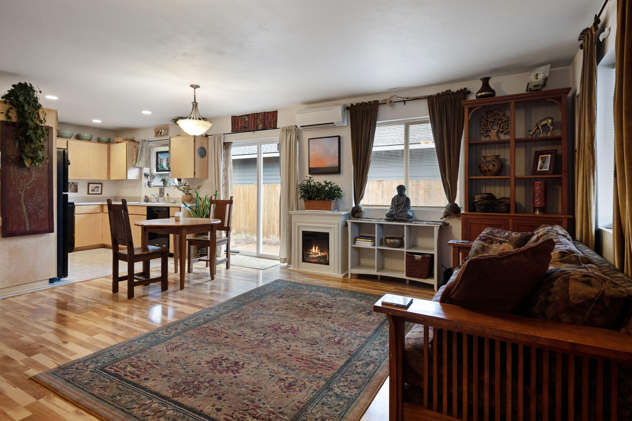 412 N Desert Rose Loop