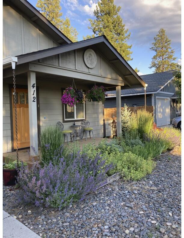 412 N Desert Rose Loop