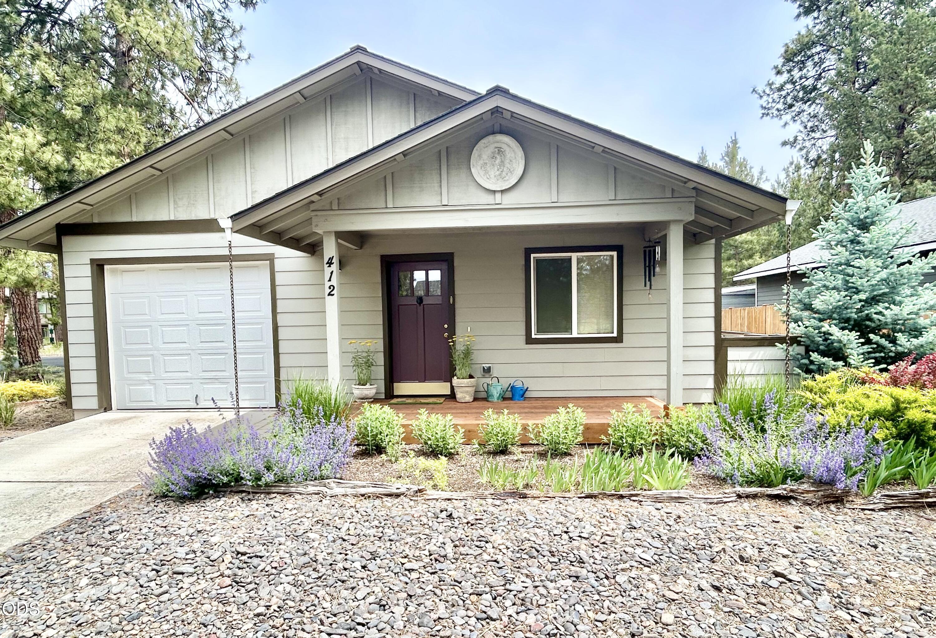 412 N Desert Rose Loop