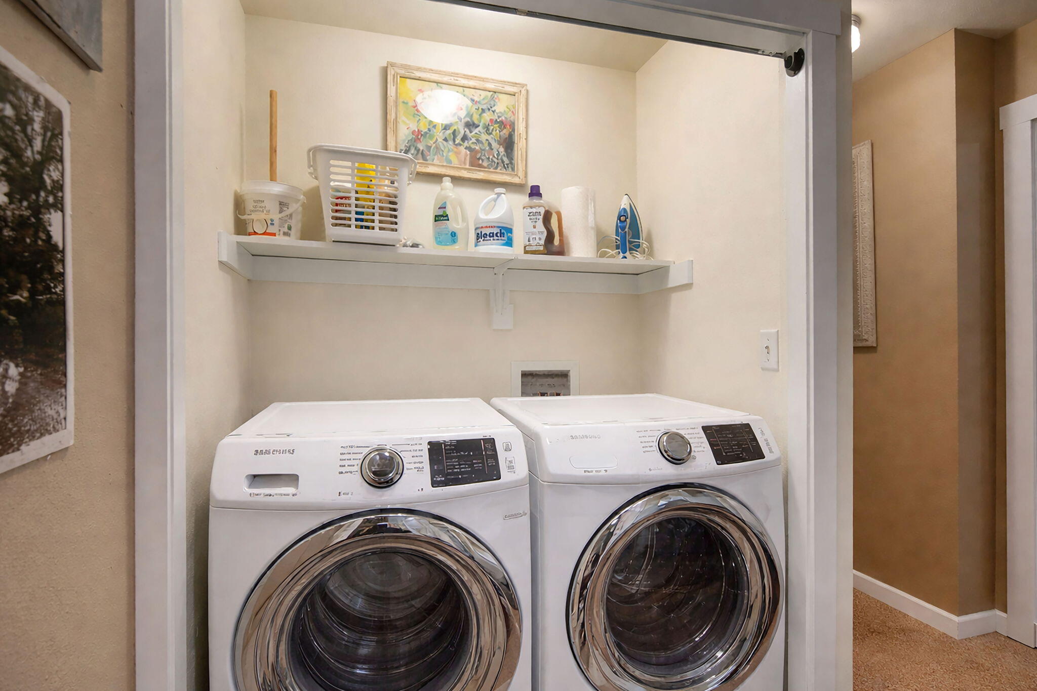 412 N Desert Rose Loop