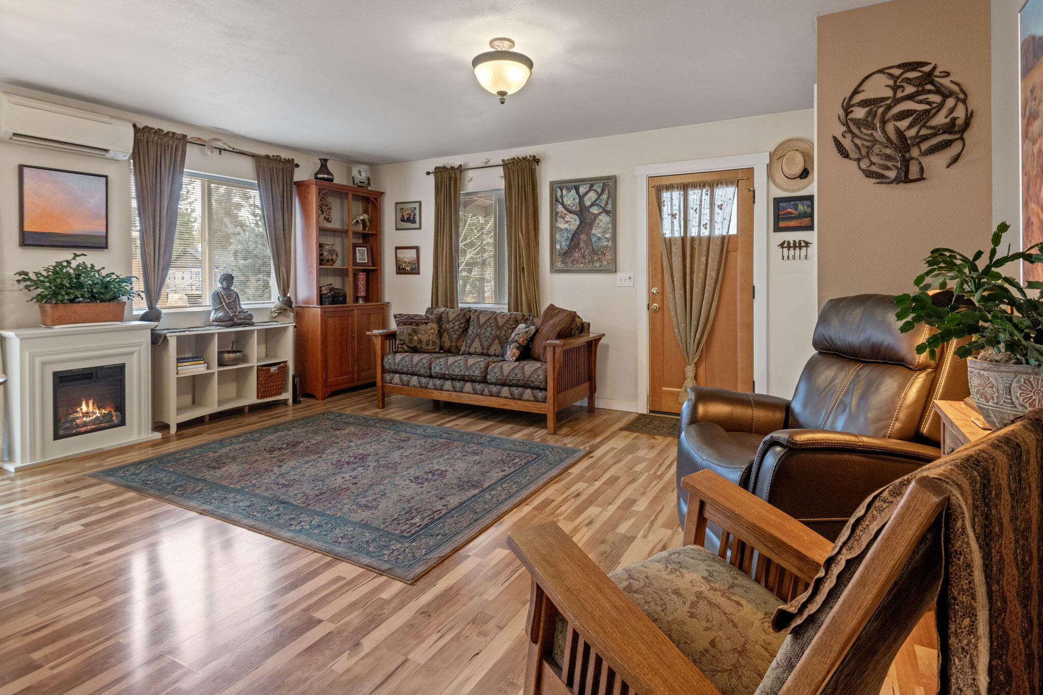 412 N Desert Rose Loop
