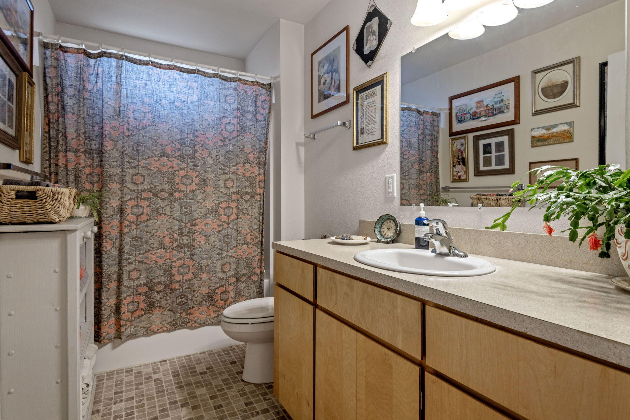 412 N Desert Rose Loop