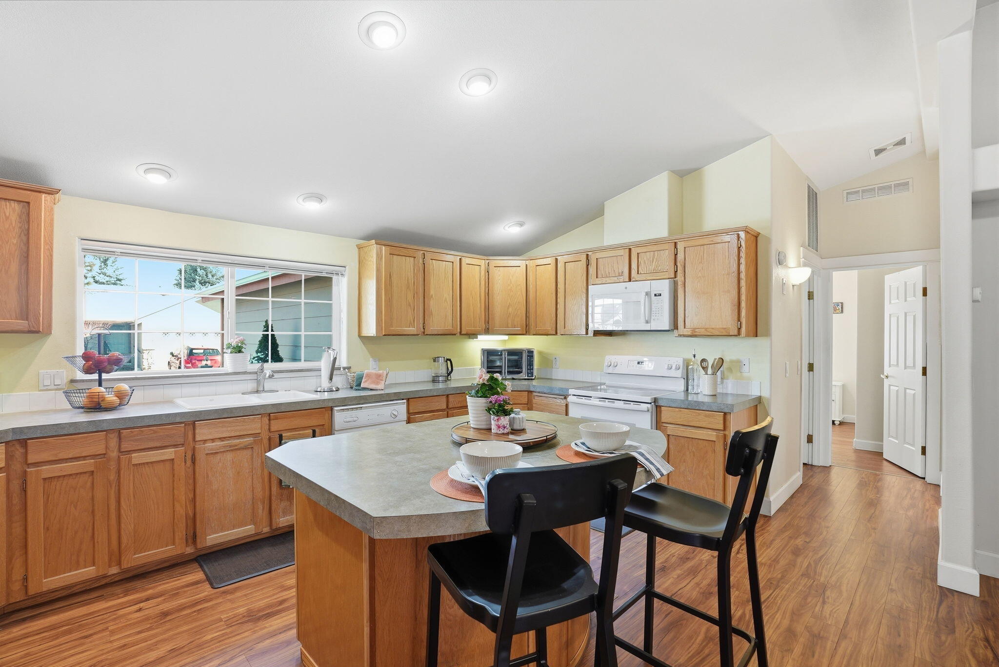 1045 W Collier Glacier Drive