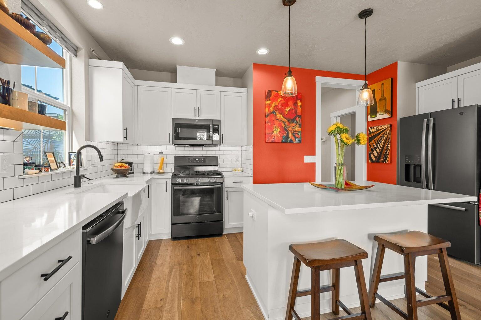 1112 N Wildflower Lane