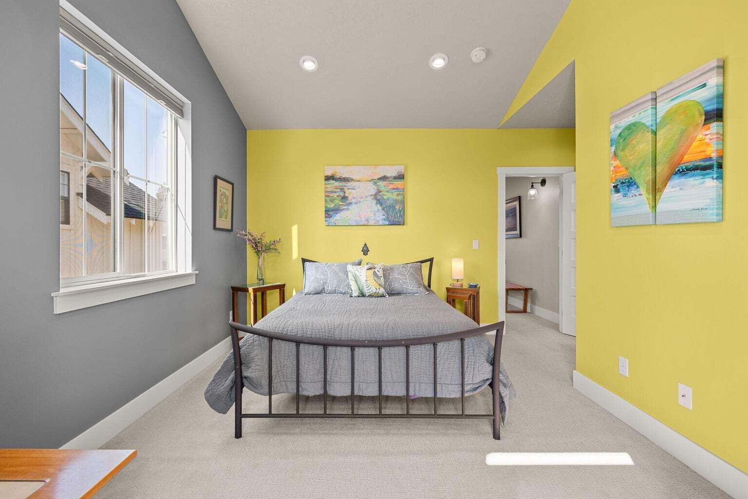 1112 N Wildflower Lane
