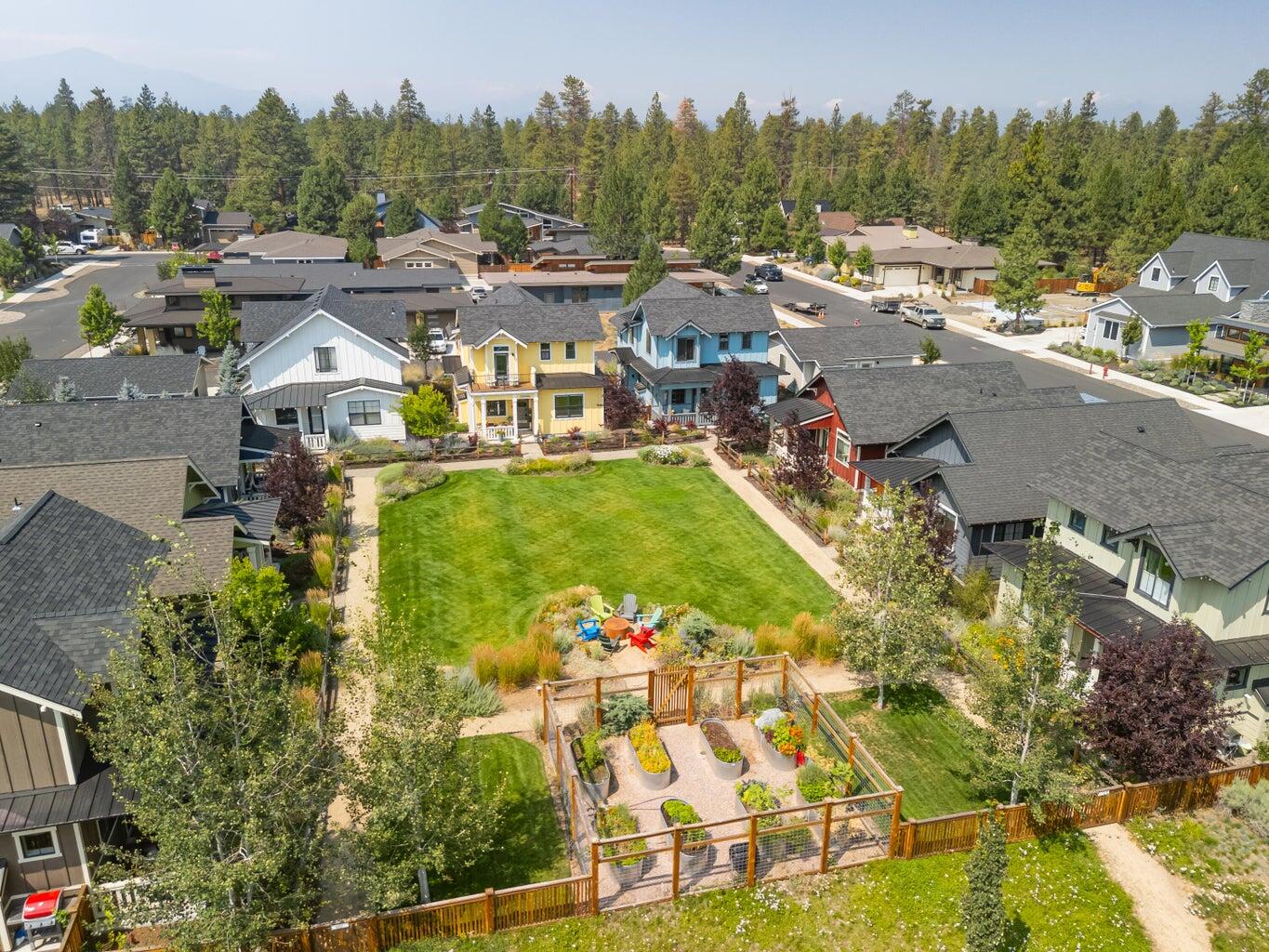 1112 N Wildflower Lane