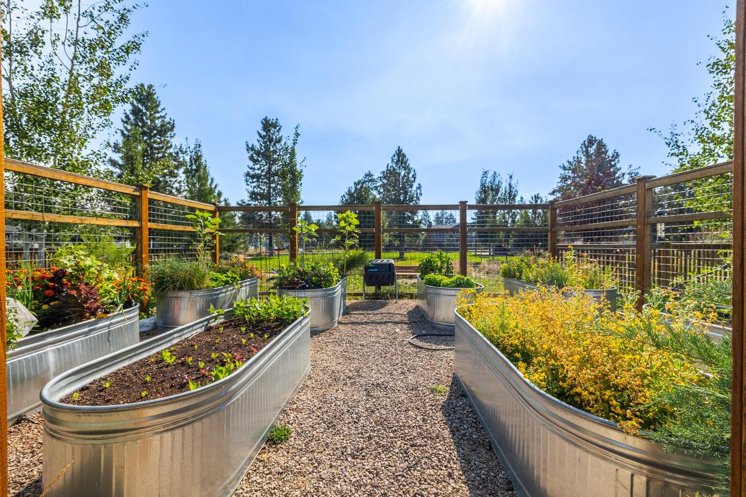 1112 N Wildflower Lane