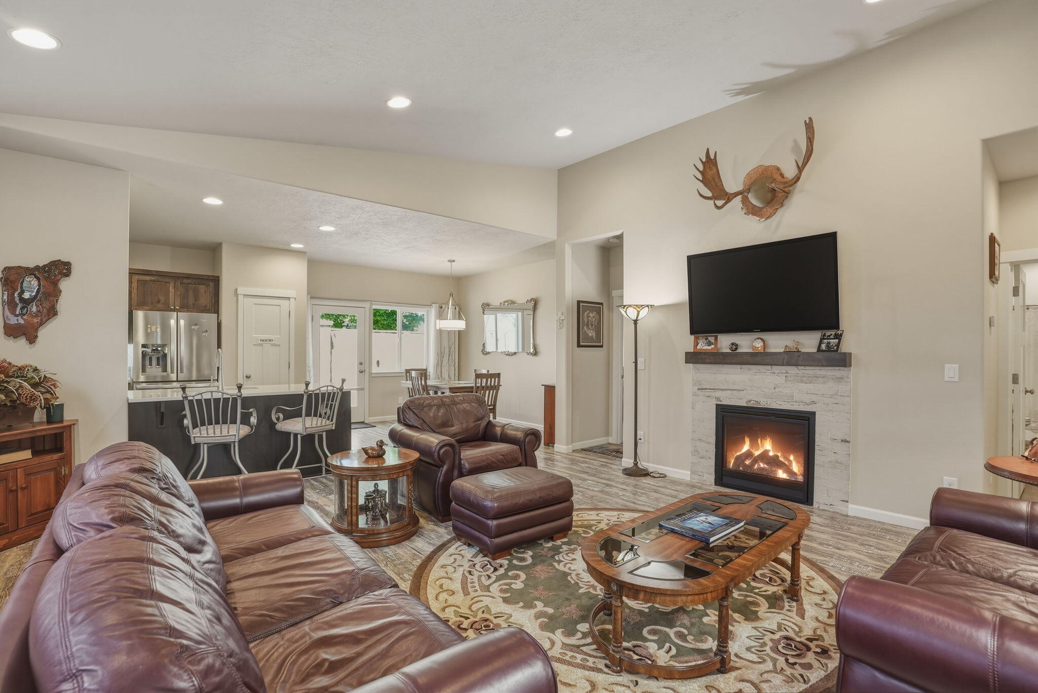2933 NW Hemlock Lane