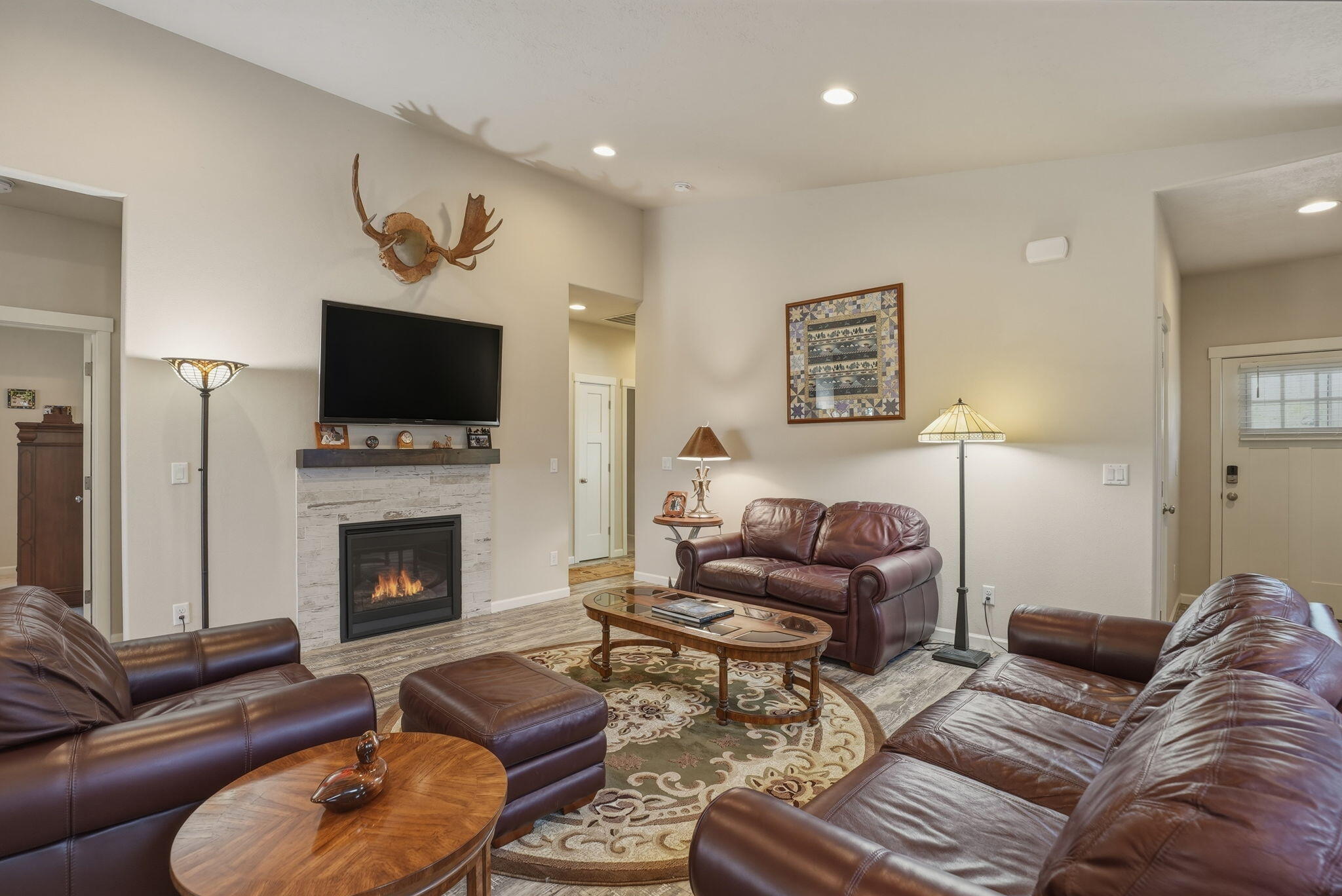 2933 NW Hemlock Lane