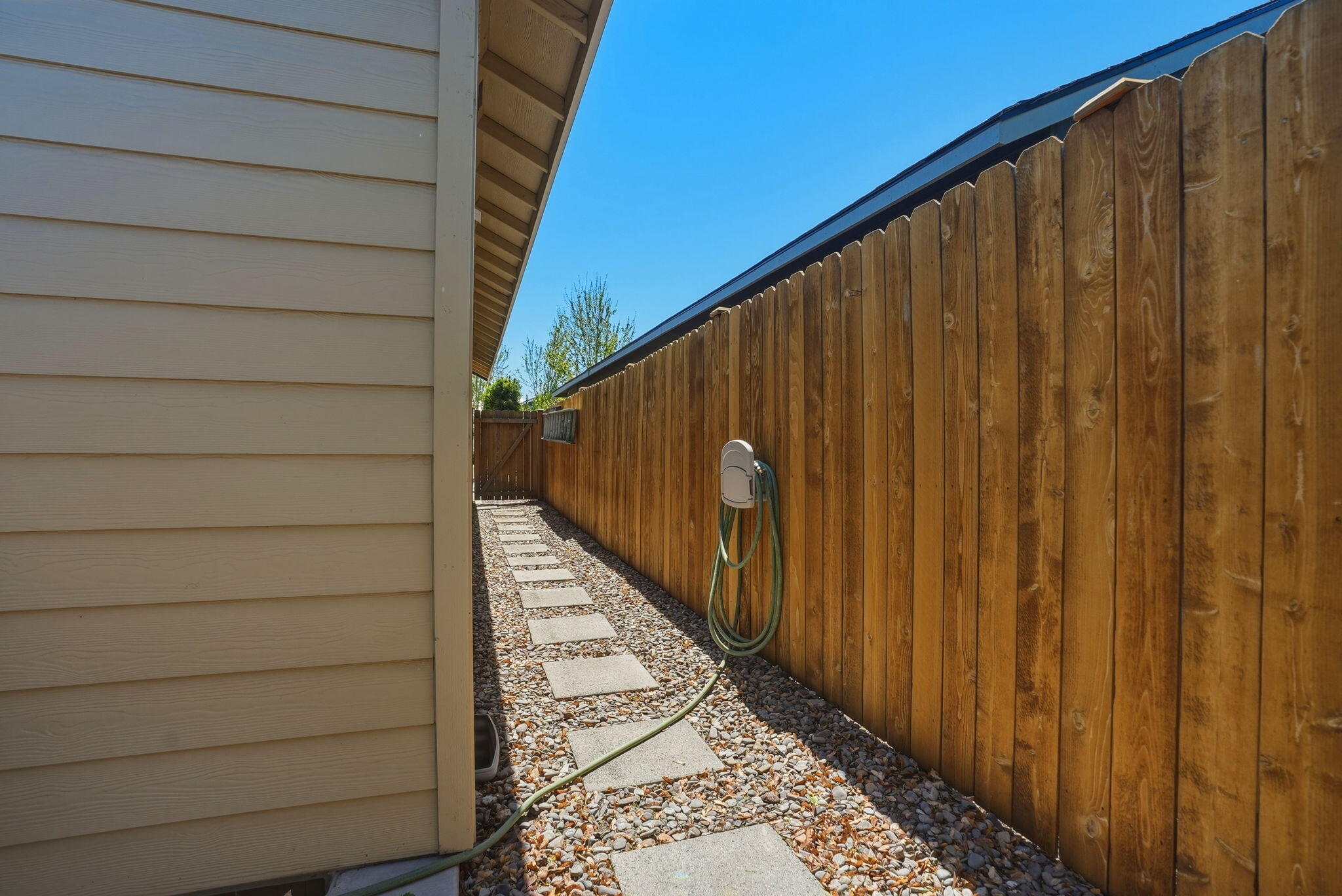 2933 NW Hemlock Lane