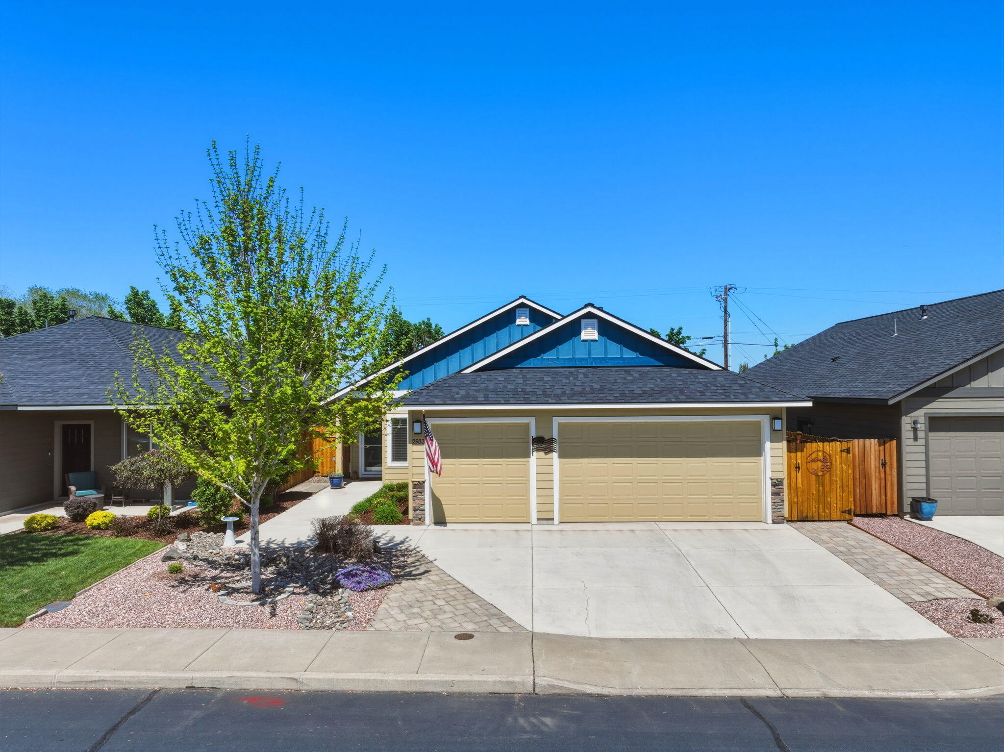 2933 NW Hemlock Lane