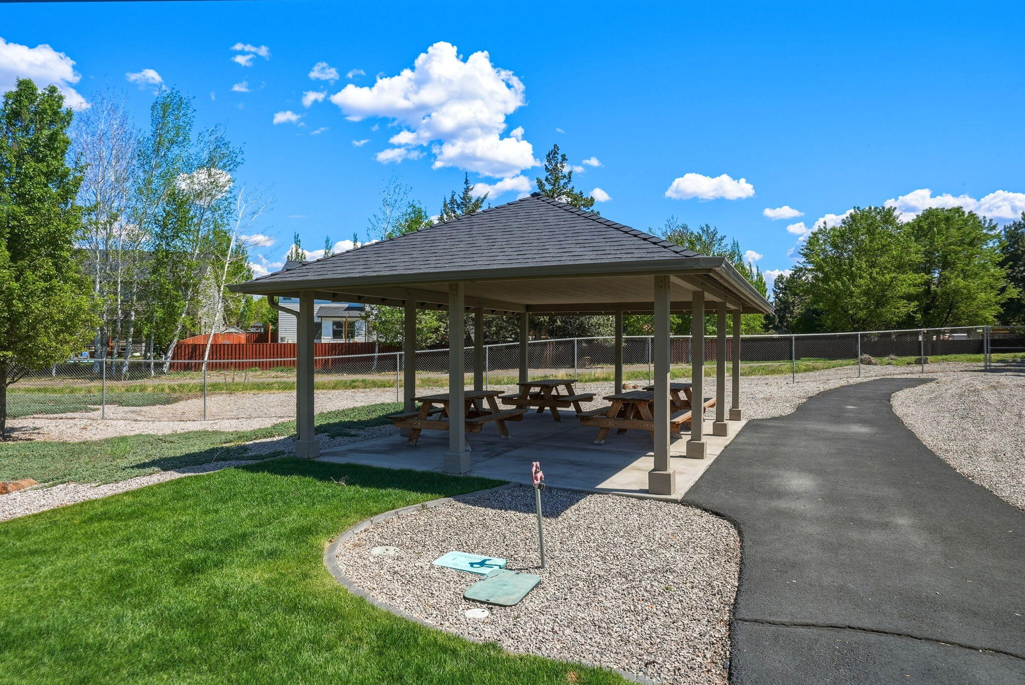 2933 NW Hemlock Lane